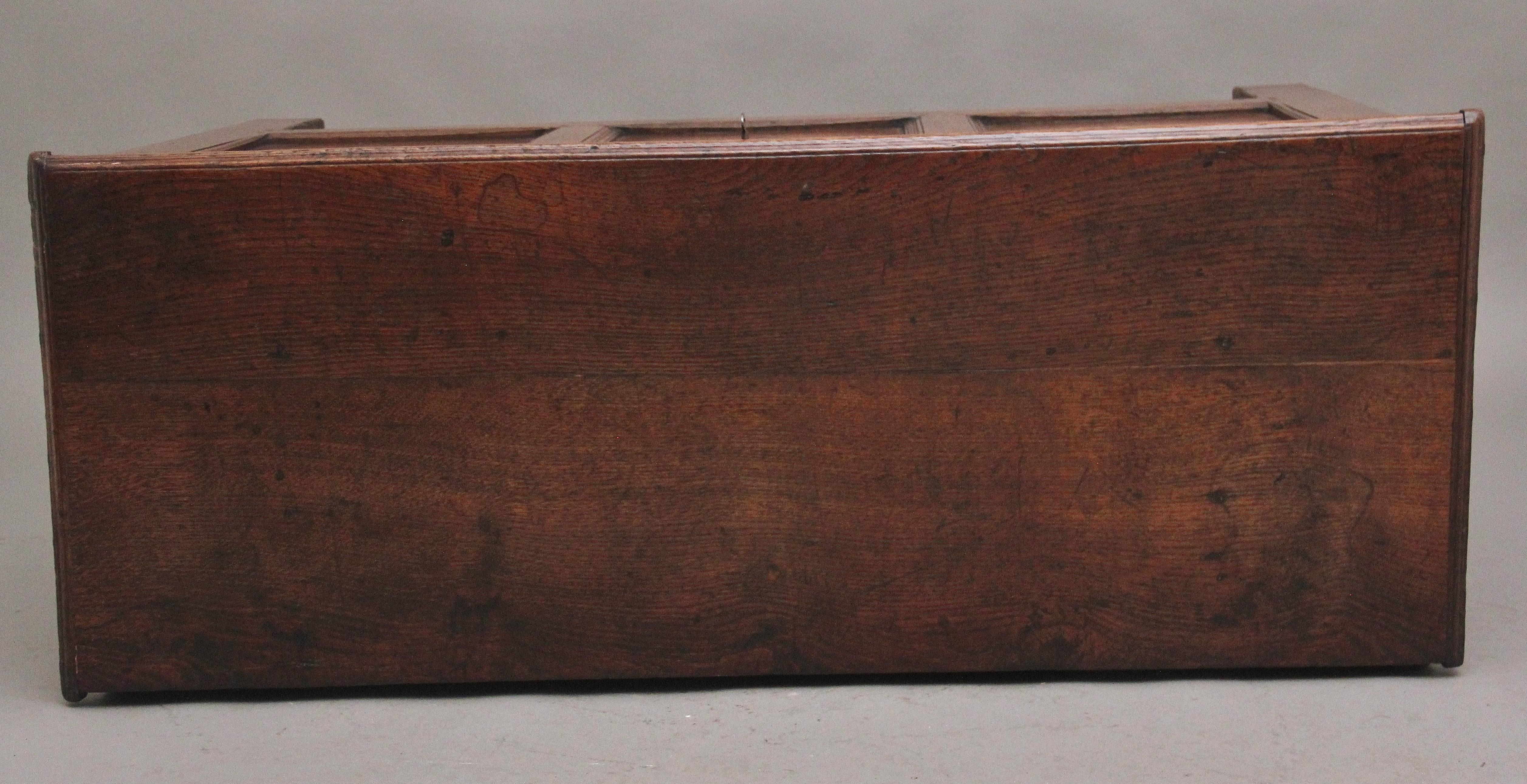 Arca de roble de principios del siglo XVIII en venta 3