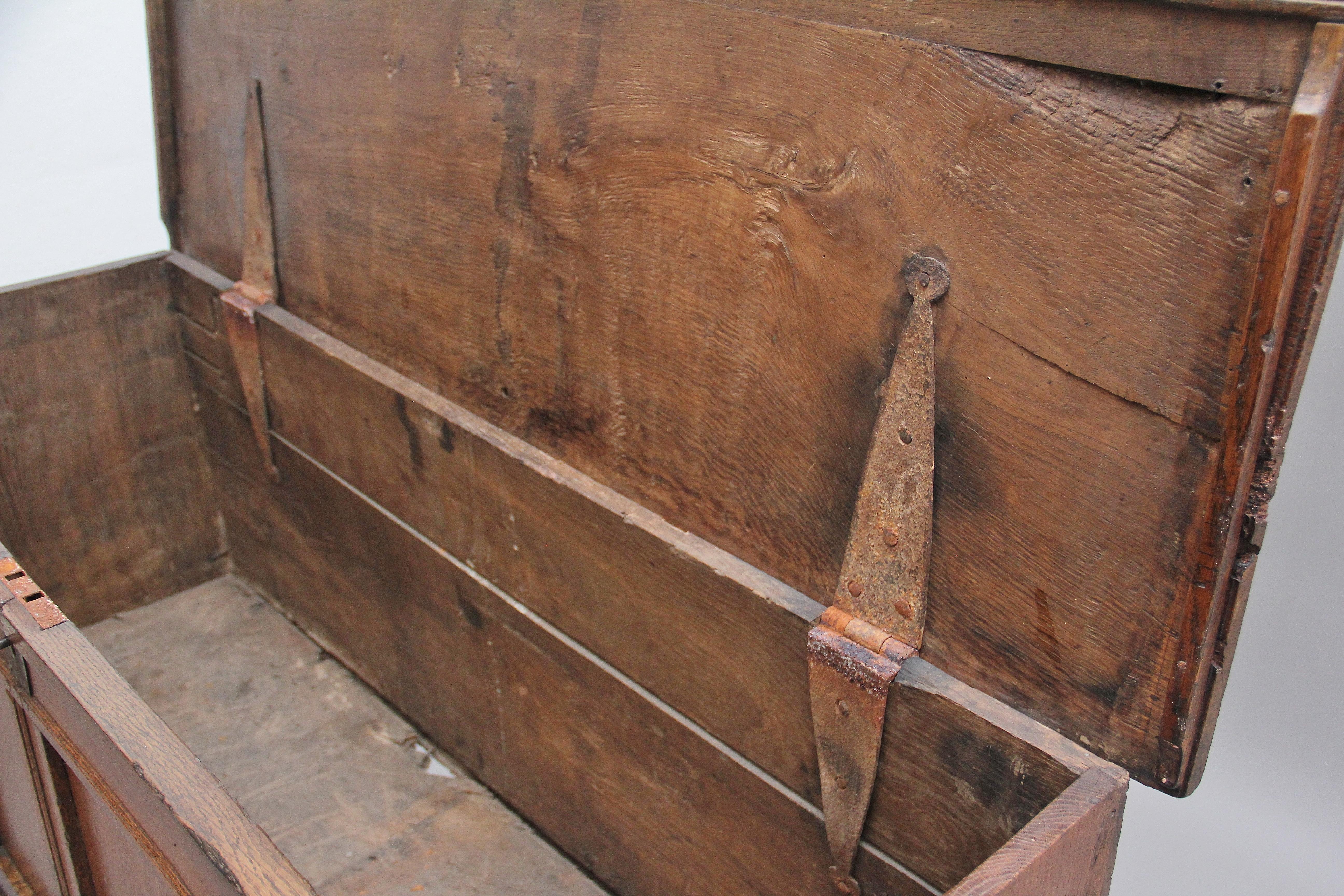 Early 18th Century Oak Coffer In Good Condition For Sale In Martlesham, GB