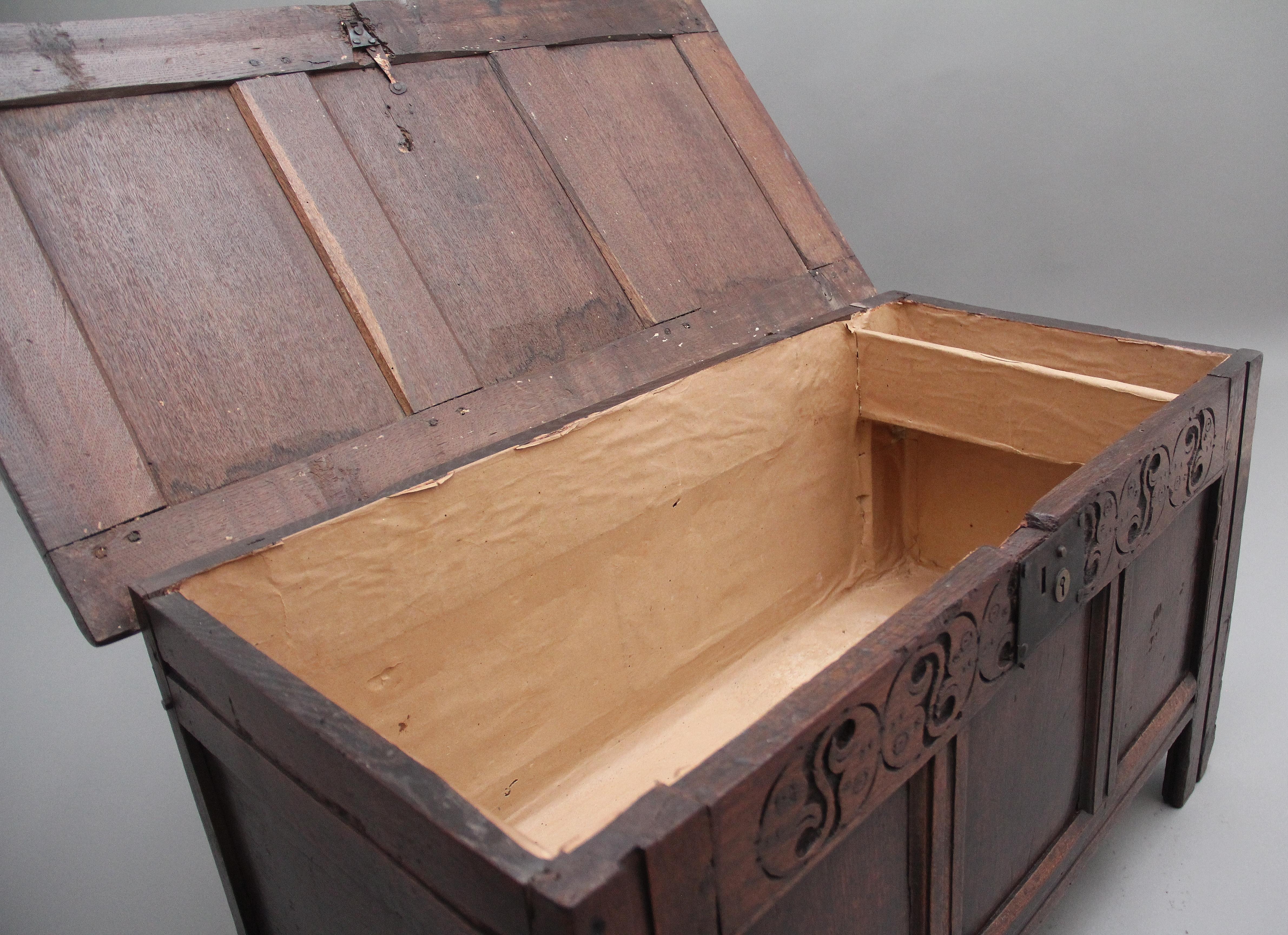 British Early 18th Century oak coffer  For Sale