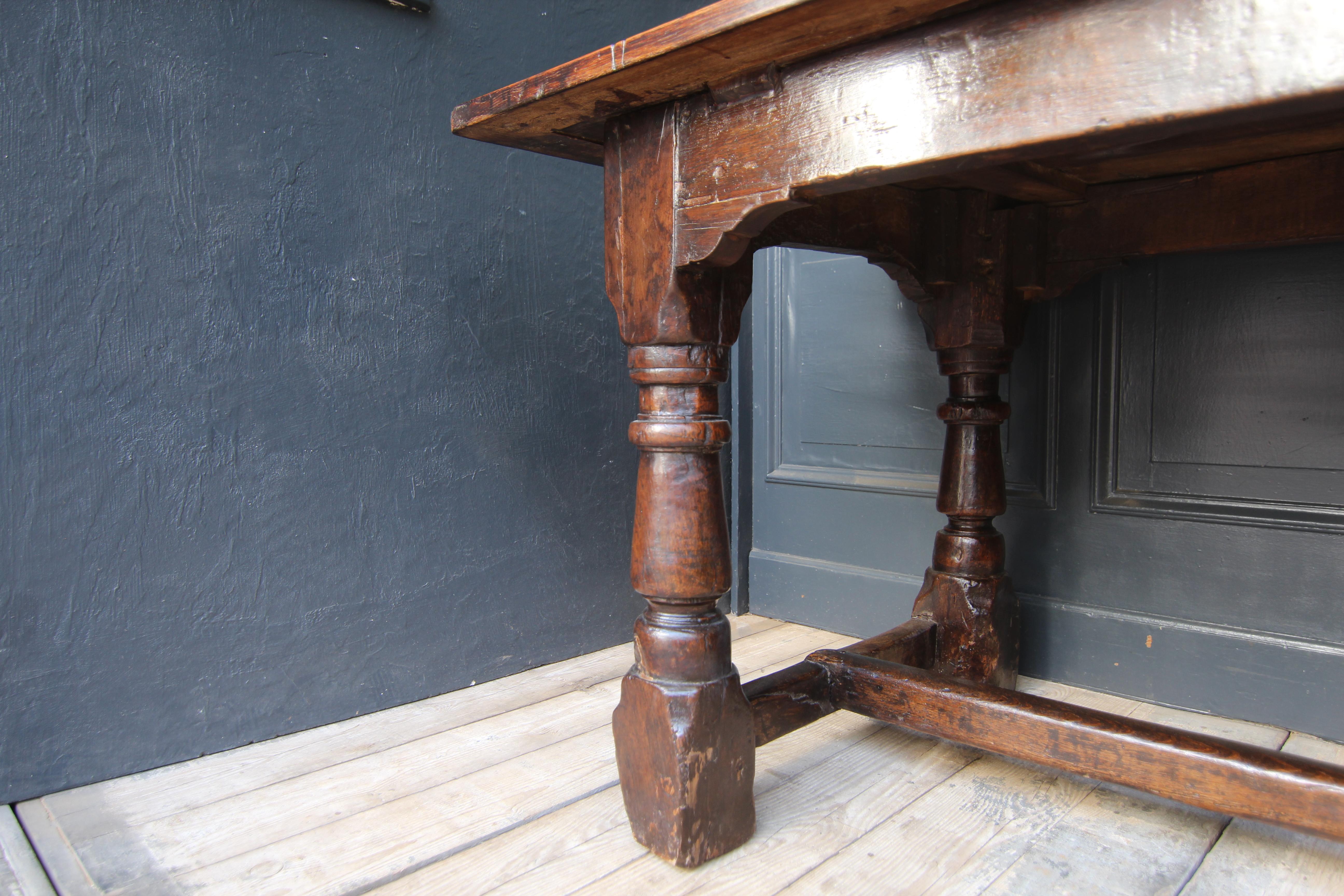 Early 18th Century Oak Dining Table 6