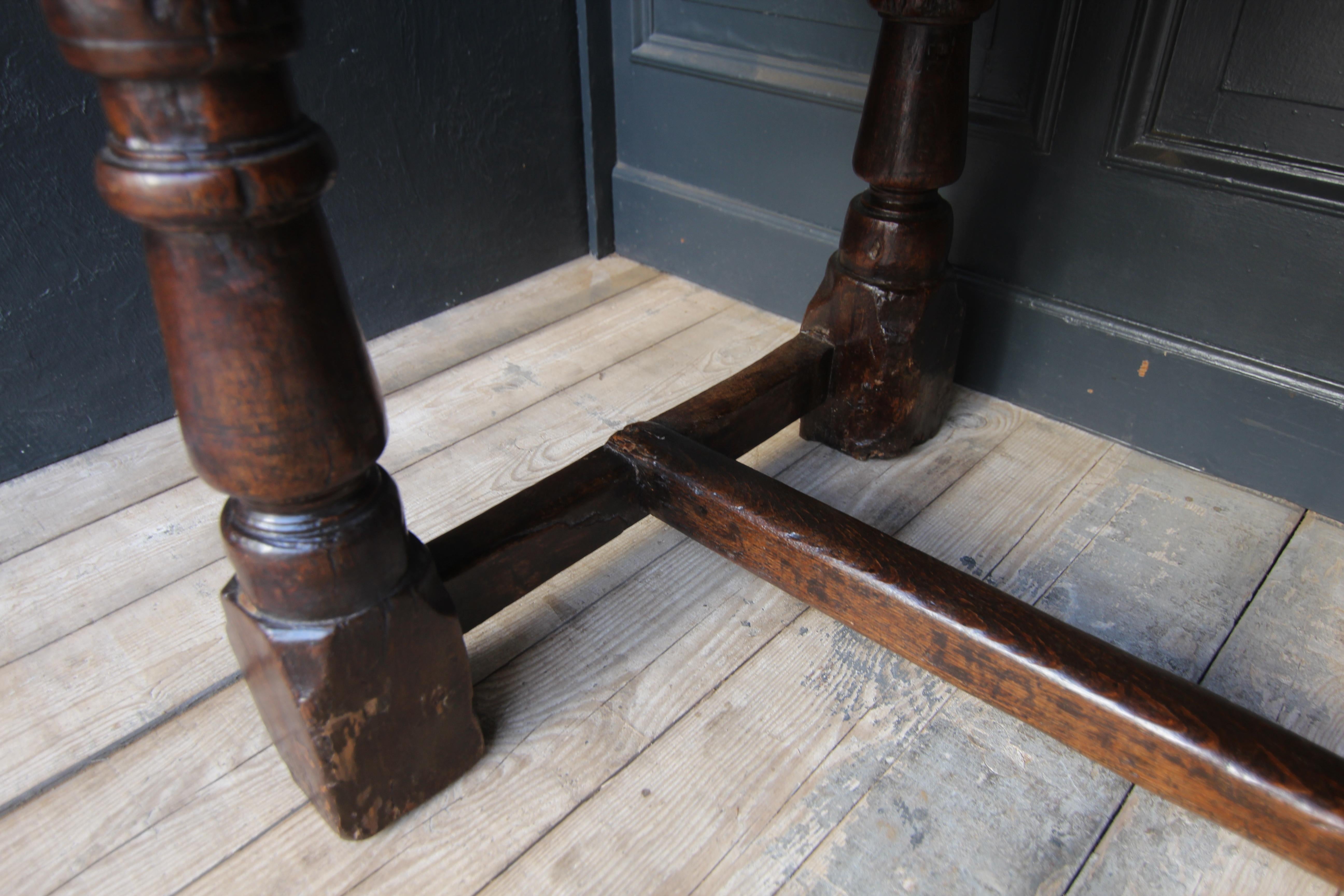 Early 18th Century Oak Dining Table 7