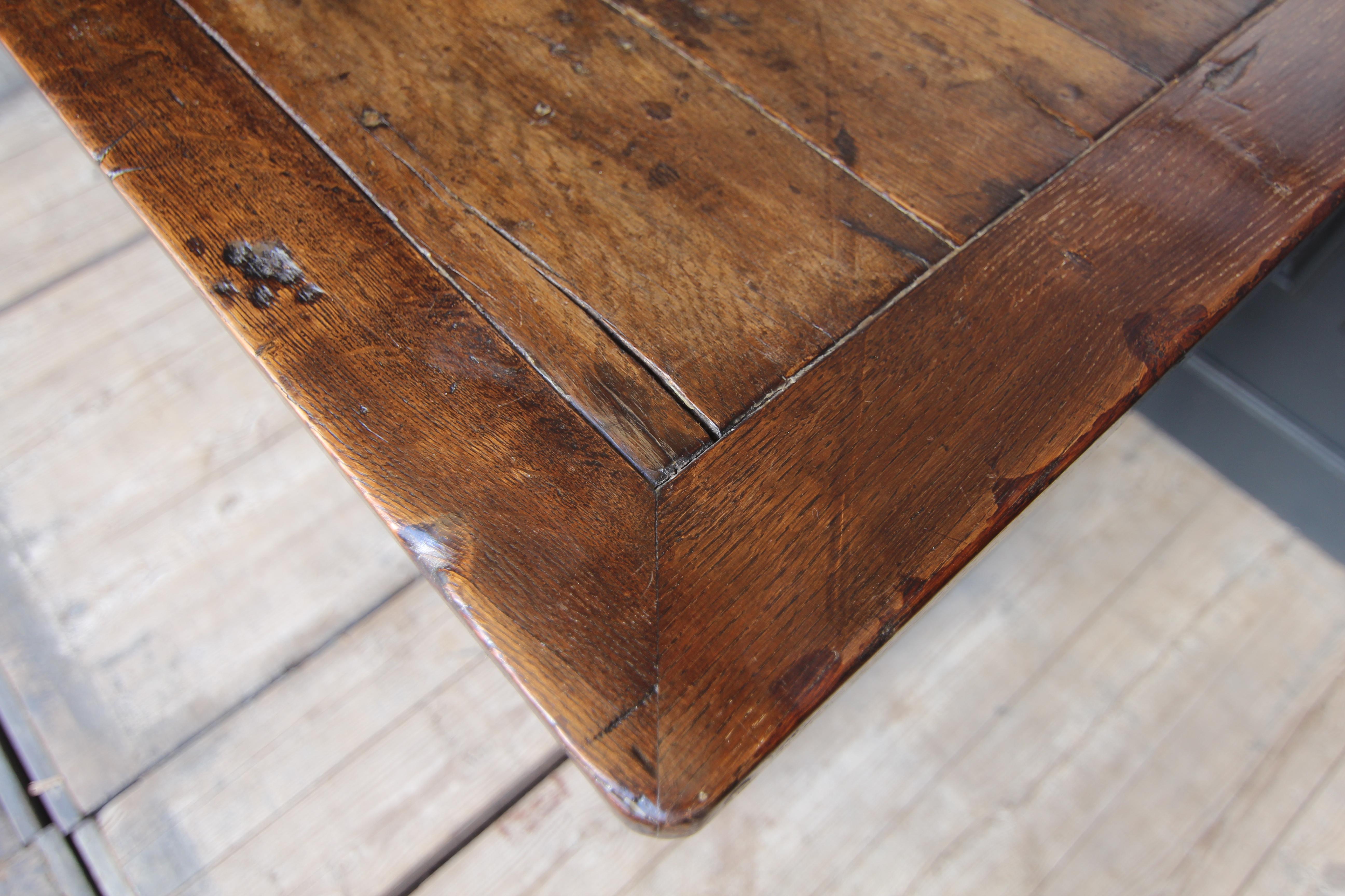 Early 18th Century Oak Dining Table 10