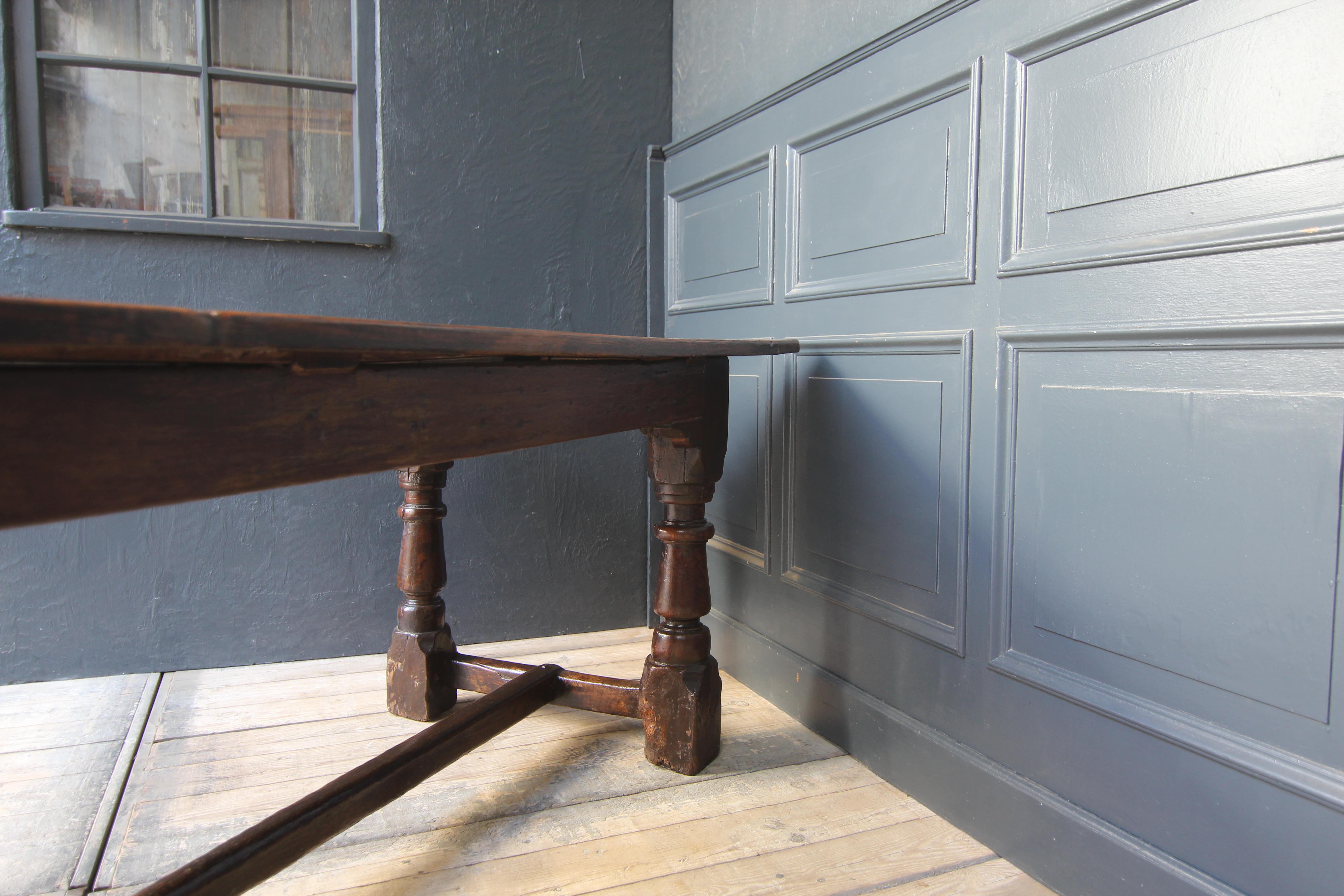 Early 18th Century Oak Dining Table 14