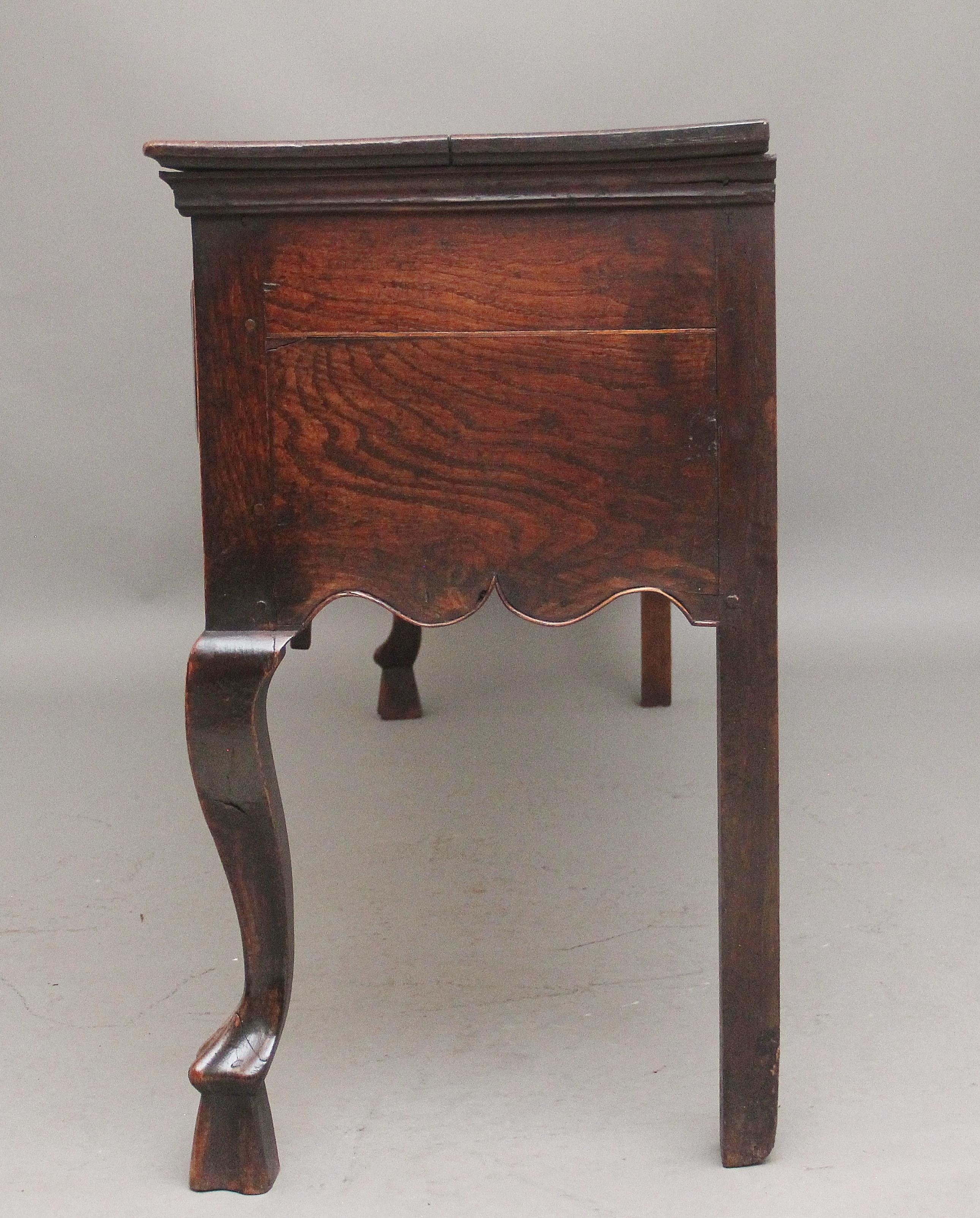 Early 18th Century oak dresser base For Sale 2