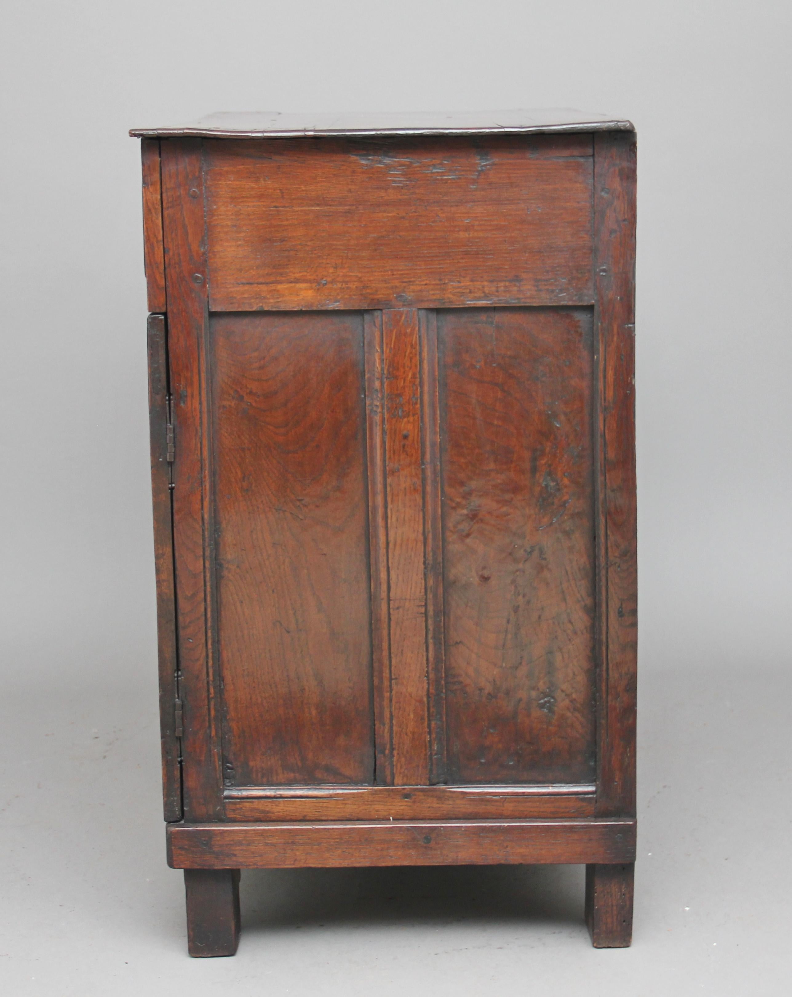 Early 18th Century Oak Enclosed Chest 6