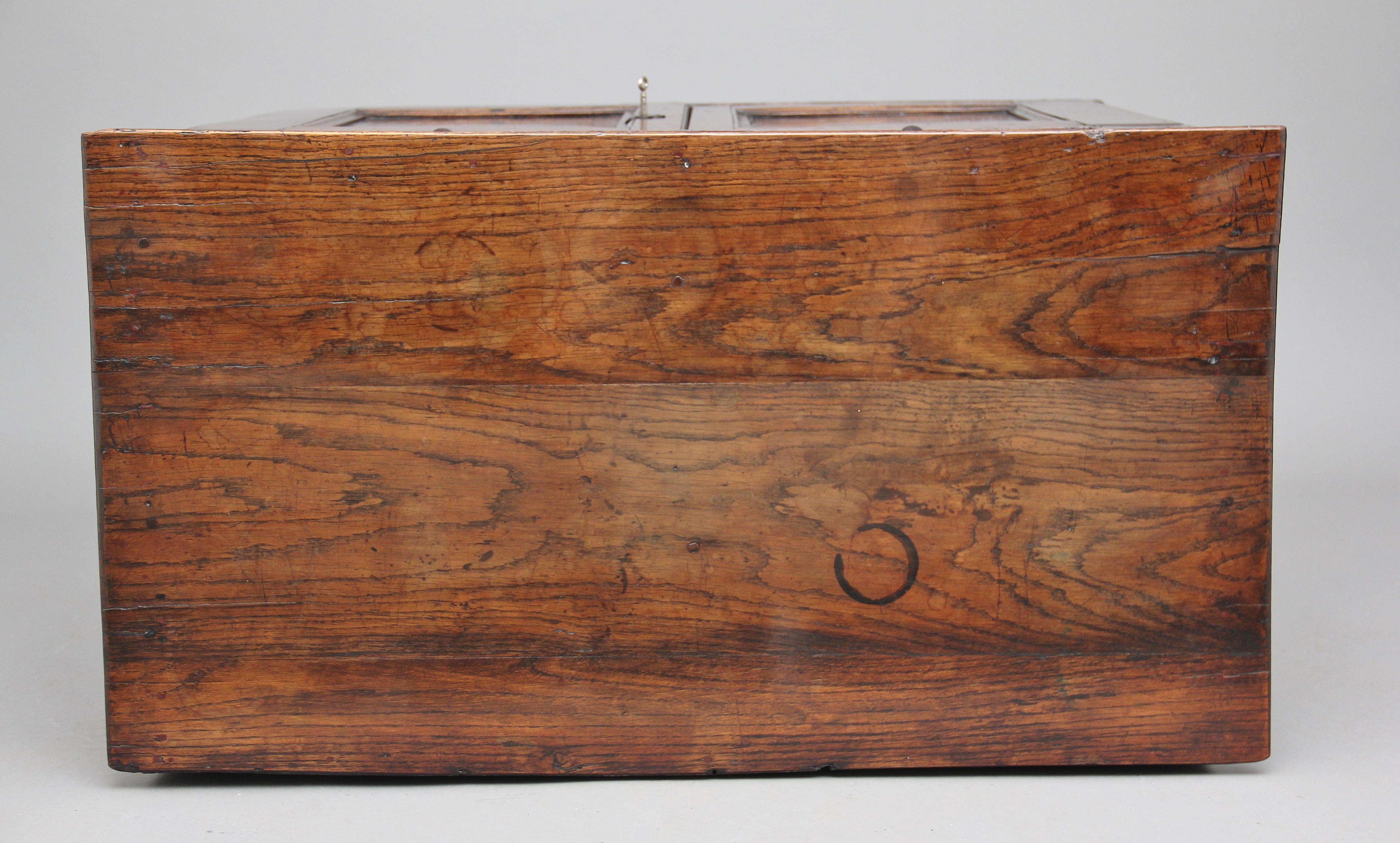 Early 18th Century Oak Enclosed Chest 7