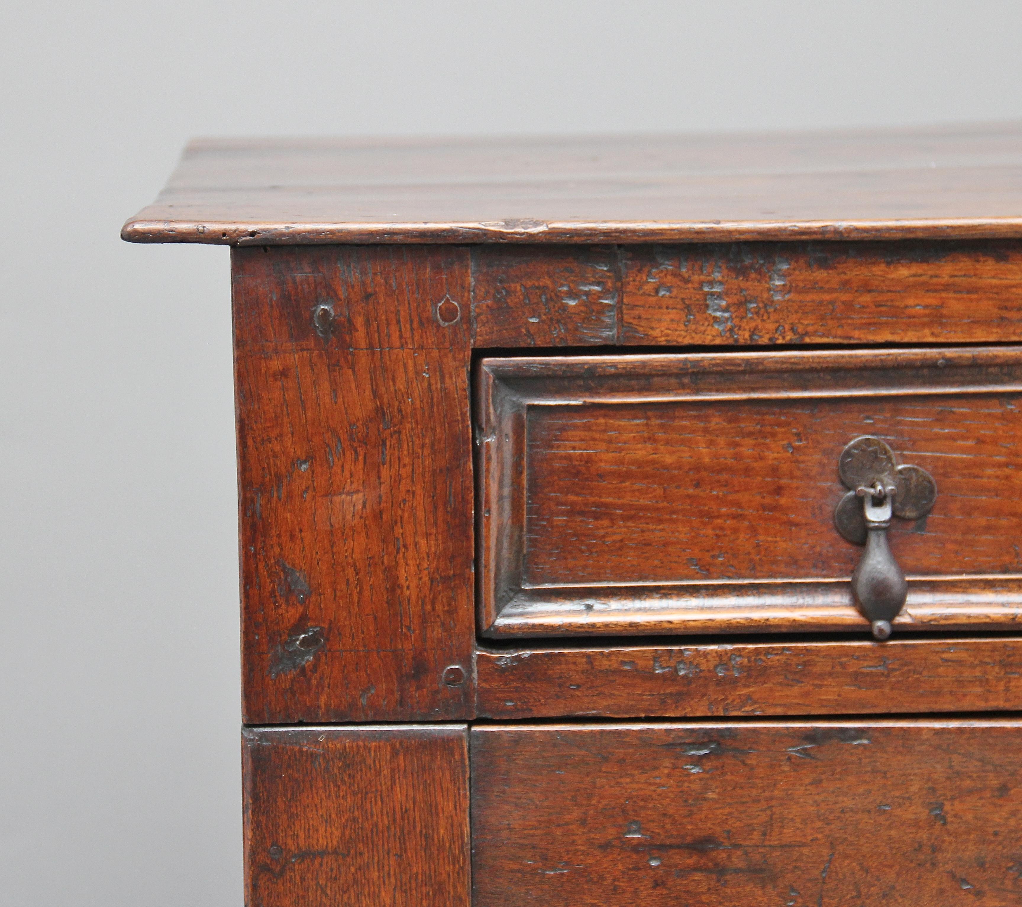 Early 18th Century Oak Enclosed Chest In Good Condition In Martlesham, GB