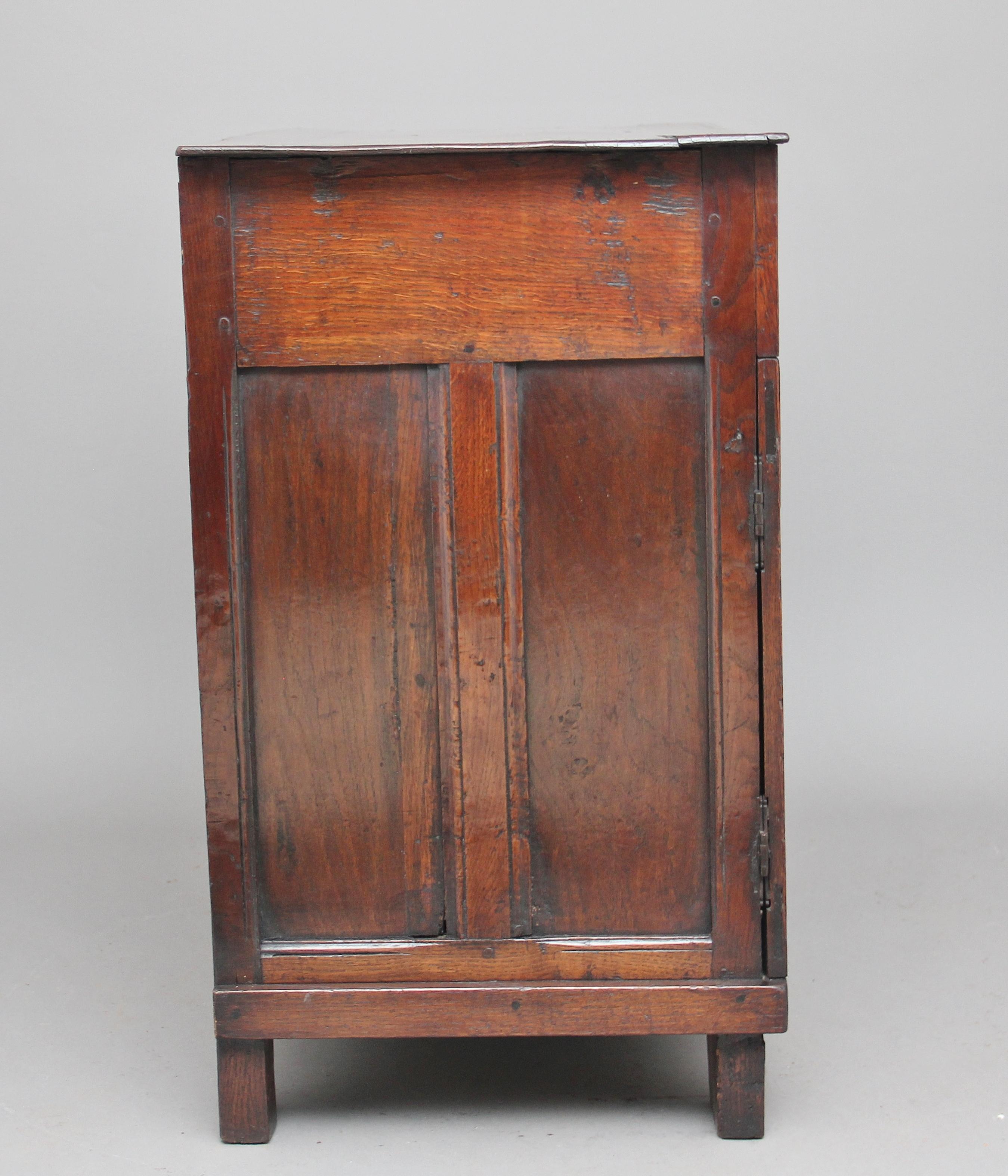 Early 18th Century Oak Enclosed Chest 4