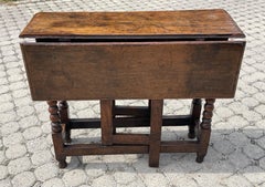 Early 18th Century Oak Gateleg Table