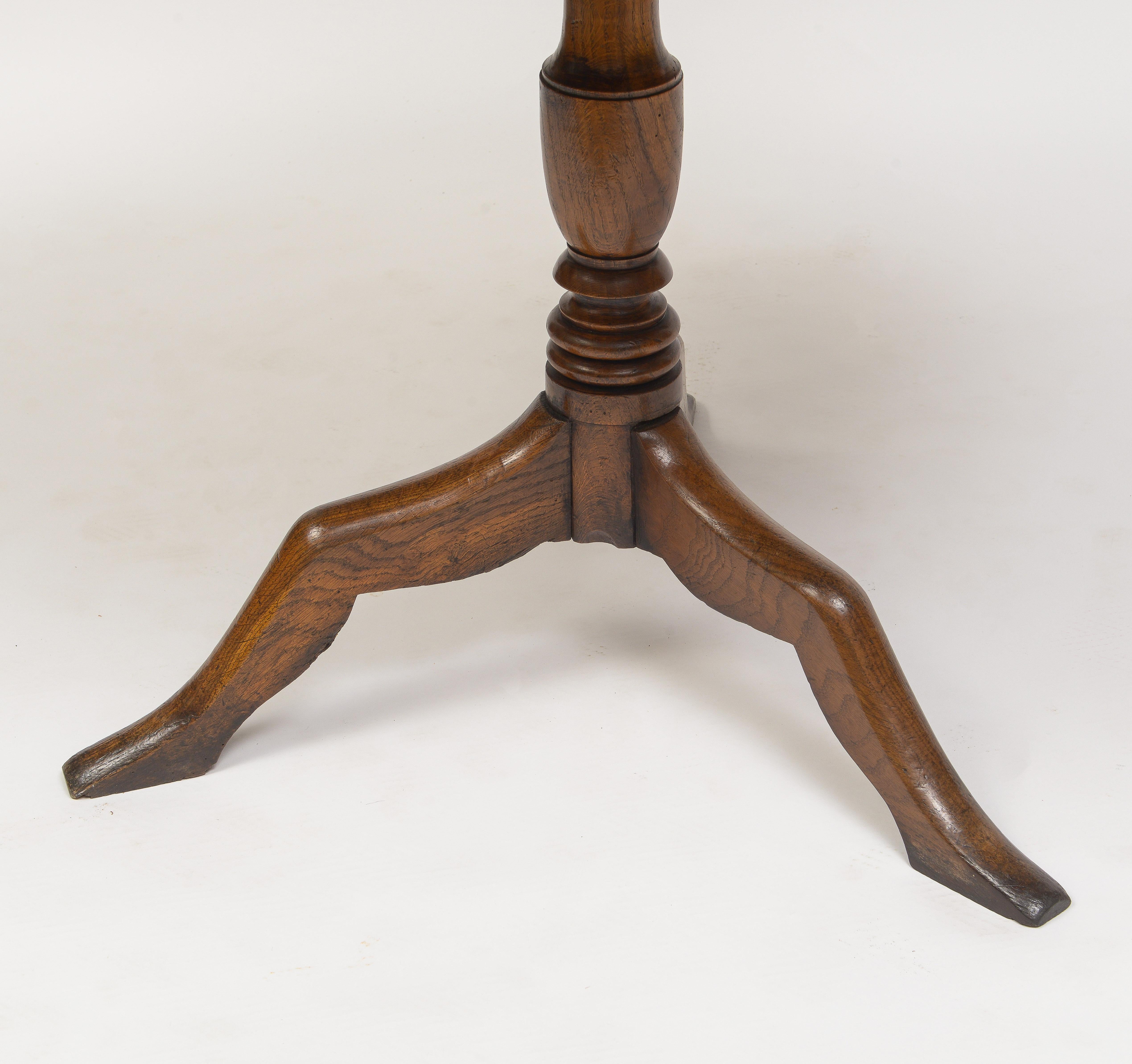 Early 18th Century Oak Legs-Of-Man Tripod Table In Good Condition For Sale In Brooklyn, NY