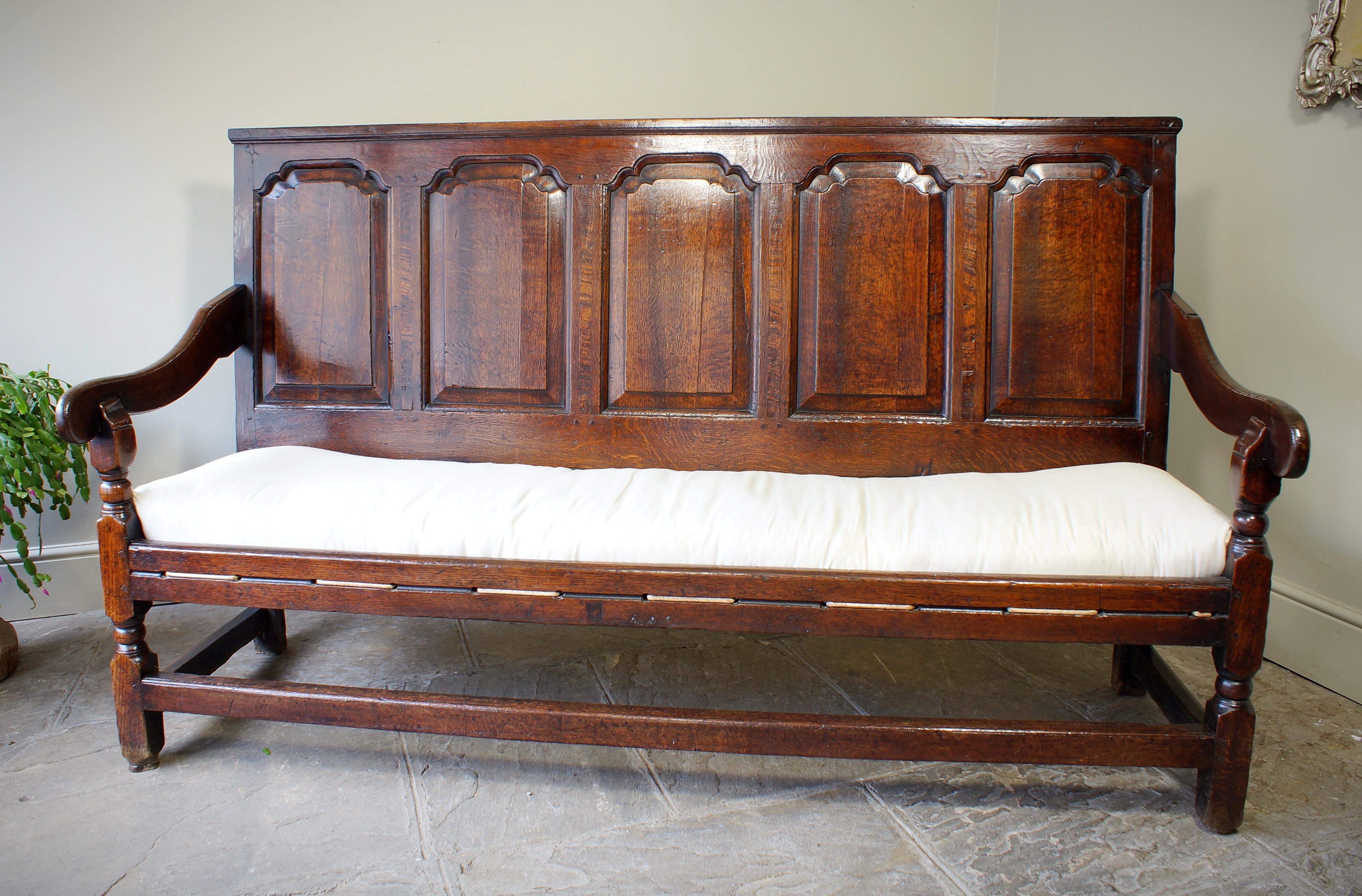 Early 18th Century Oak Settle in very good original condition, retaining all the original rails , arms and legs. Having the original front and side stretchers, the rear one is missing but this doesn't affect the overall stability of the