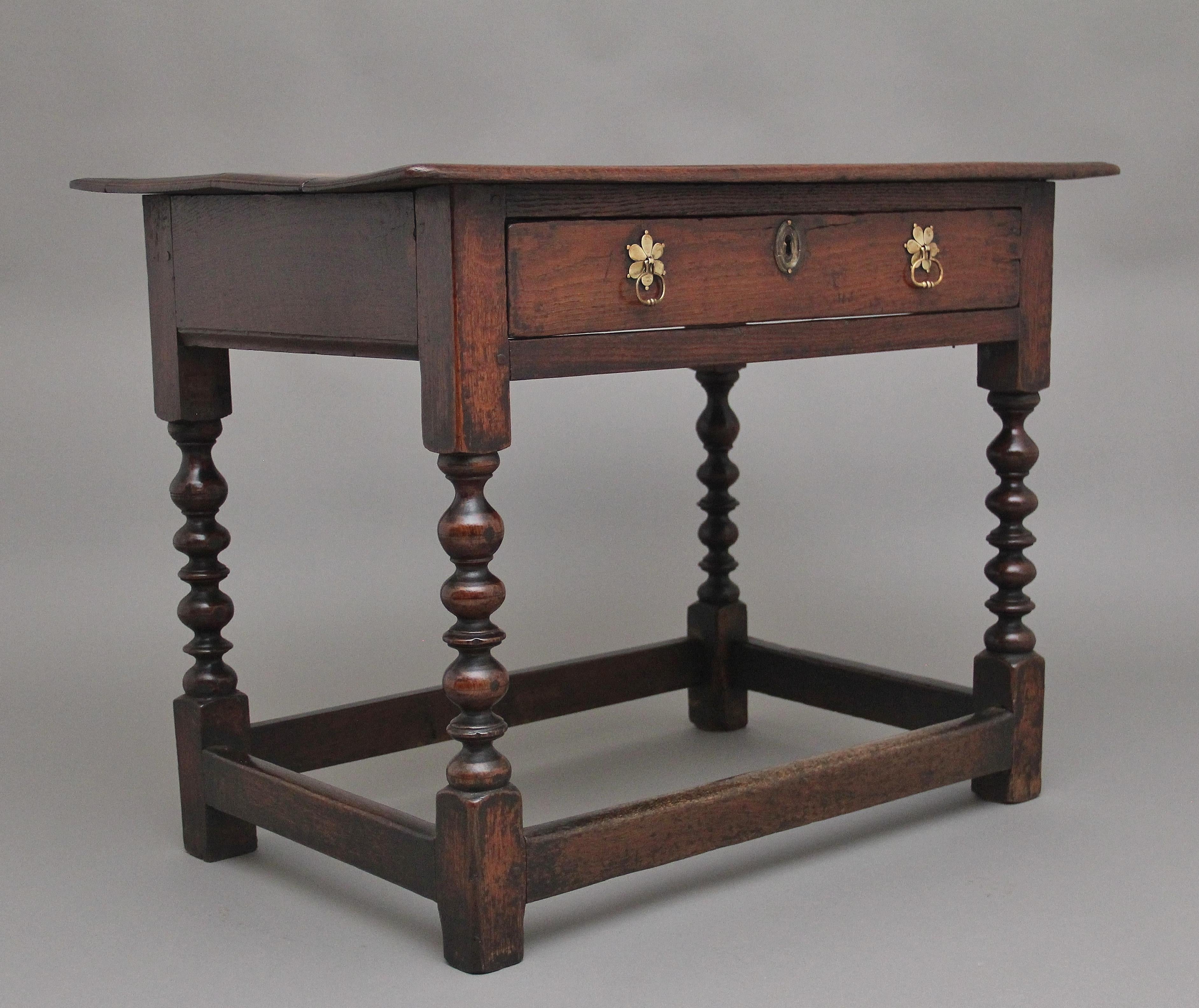 Queen Anne Early 18th Century oak side table For Sale