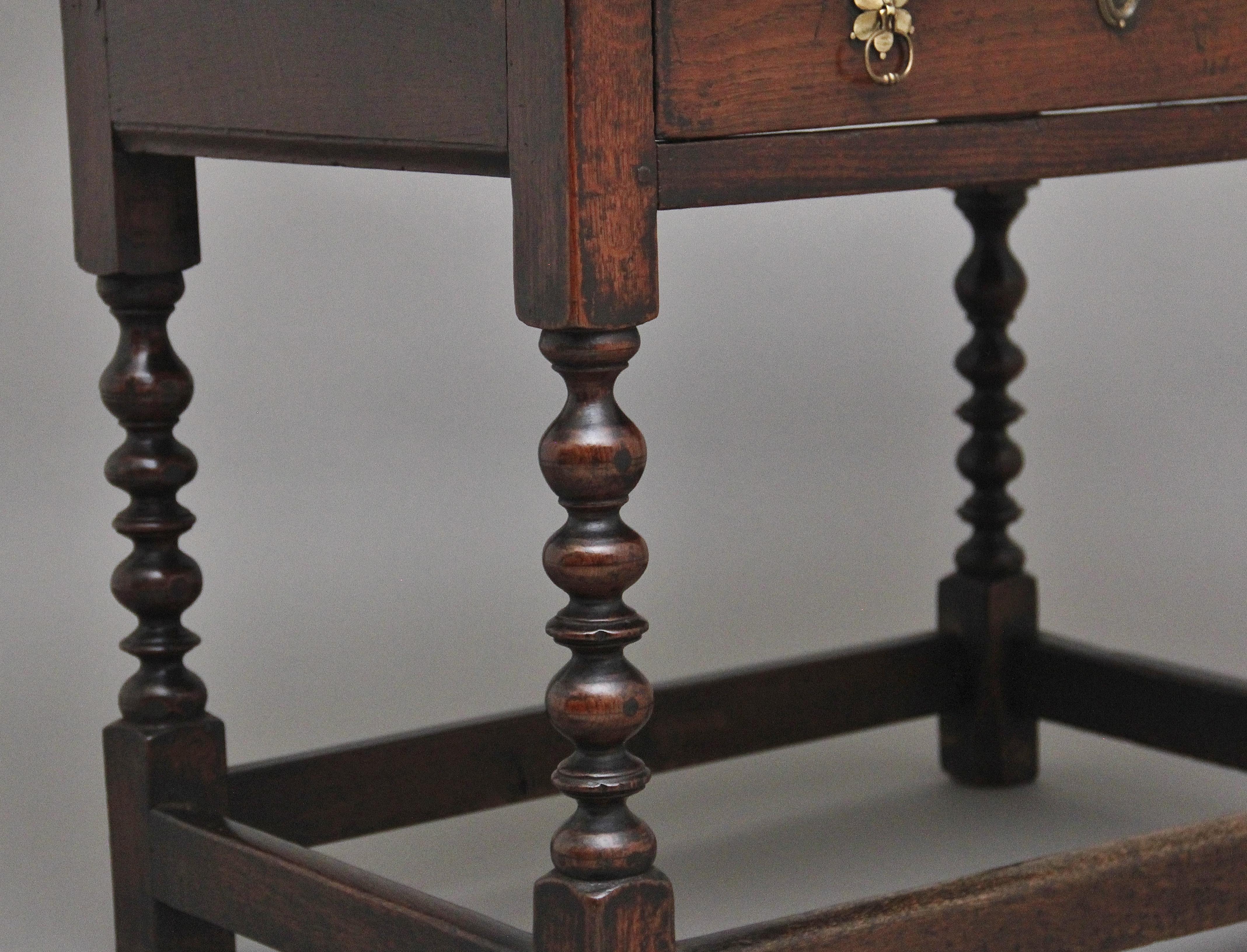 Early 18th Century oak side table For Sale 2