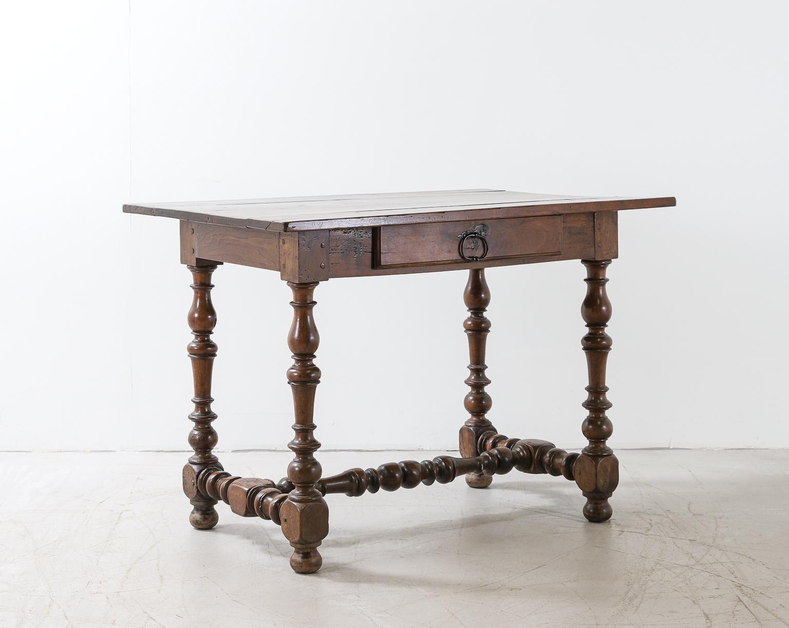 Early 18th Century Oak Single Drawer Table with Turned Legs In Good Condition For Sale In London, Charterhouse Square