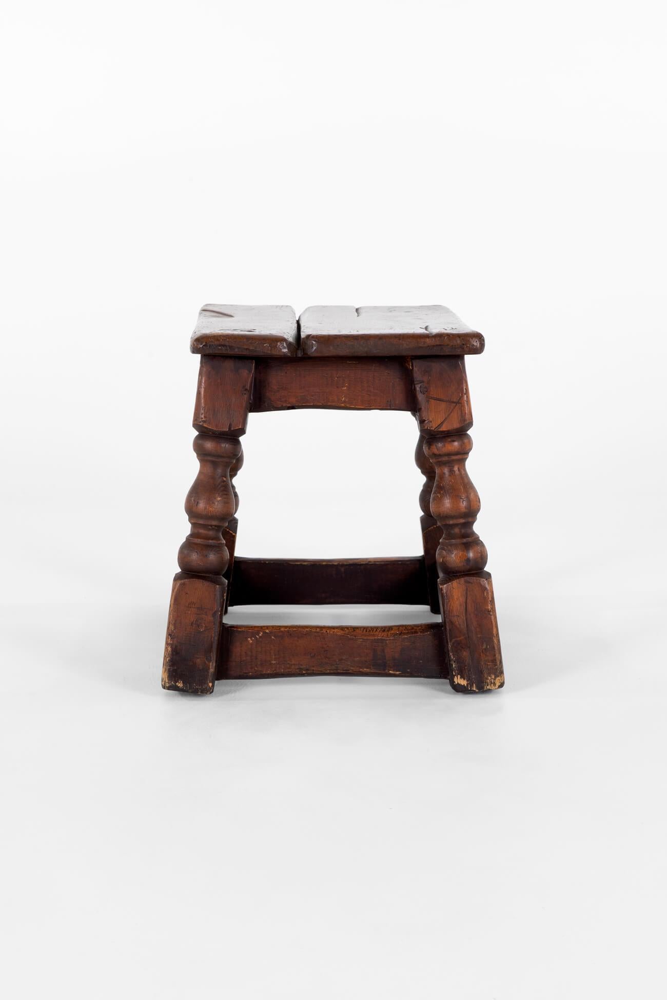 English Early 18th Century Oak Stool For Sale