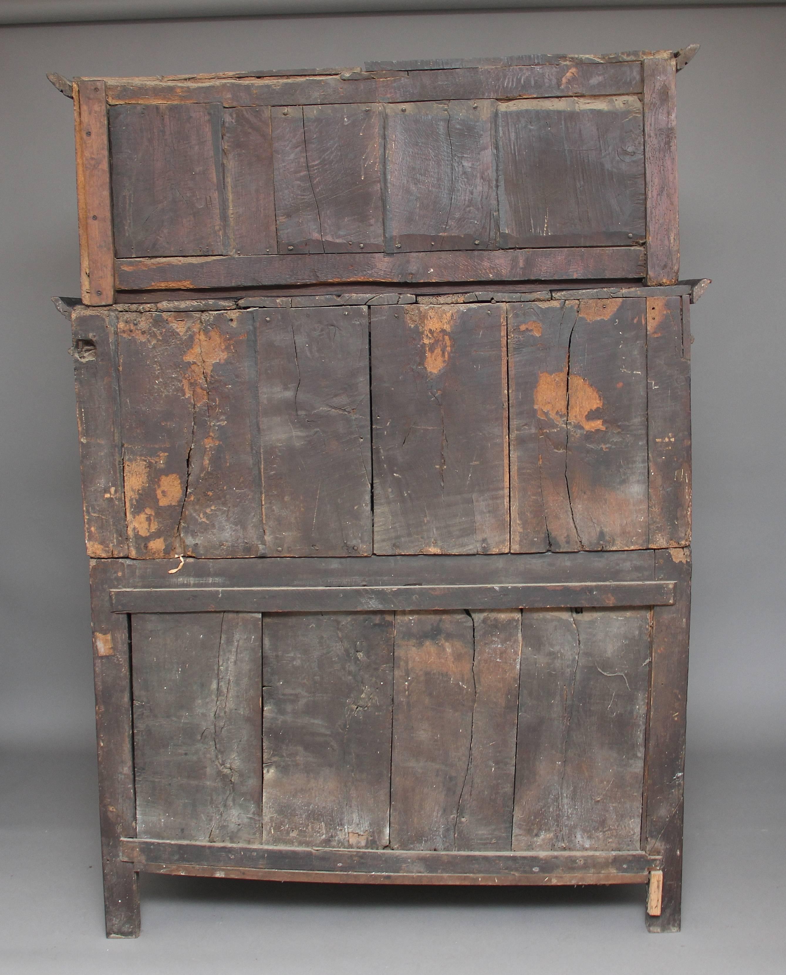 Early 18th Century Oak Tridarn For Sale 5