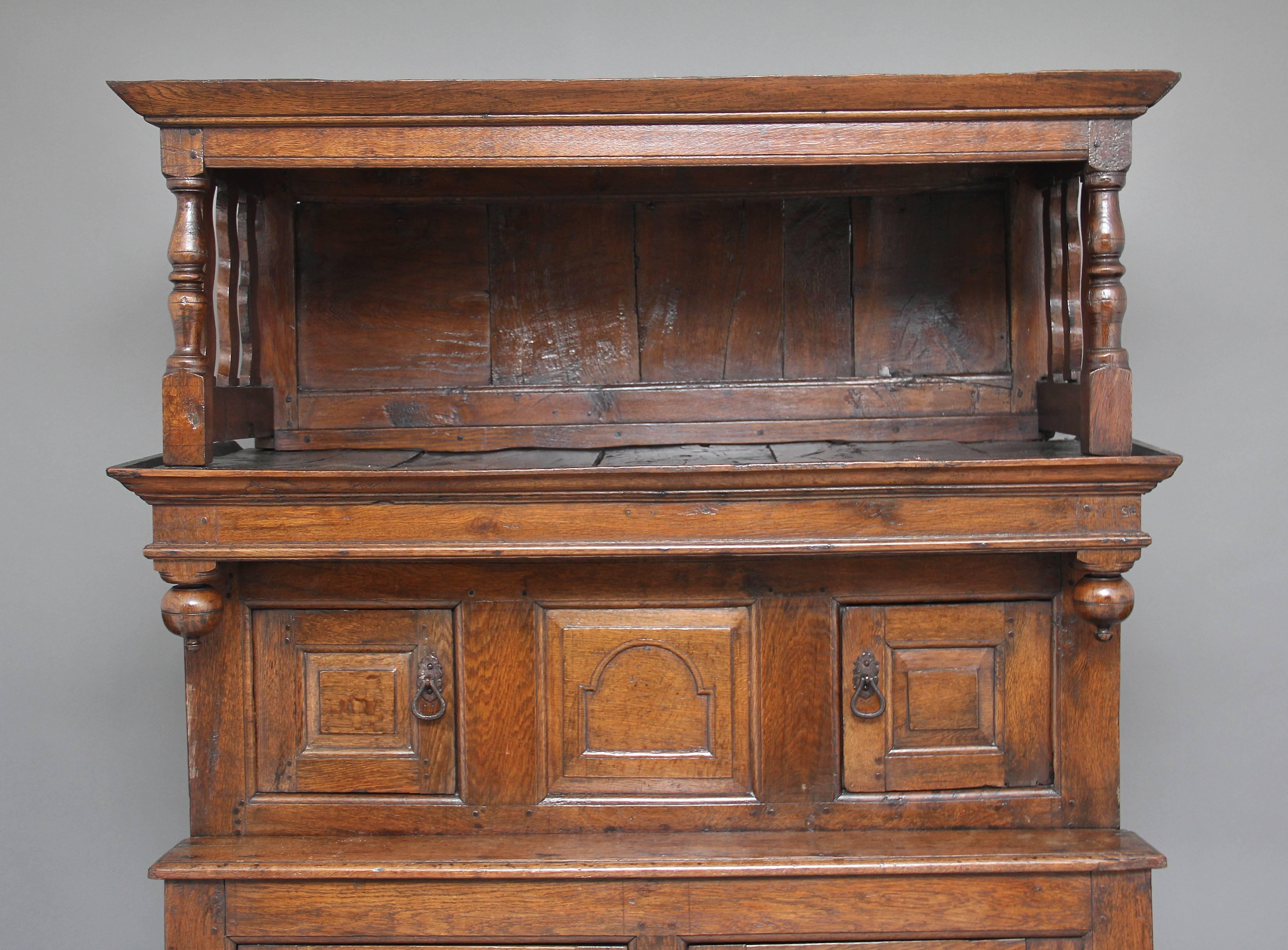 English Early 18th Century Oak Tridarn For Sale