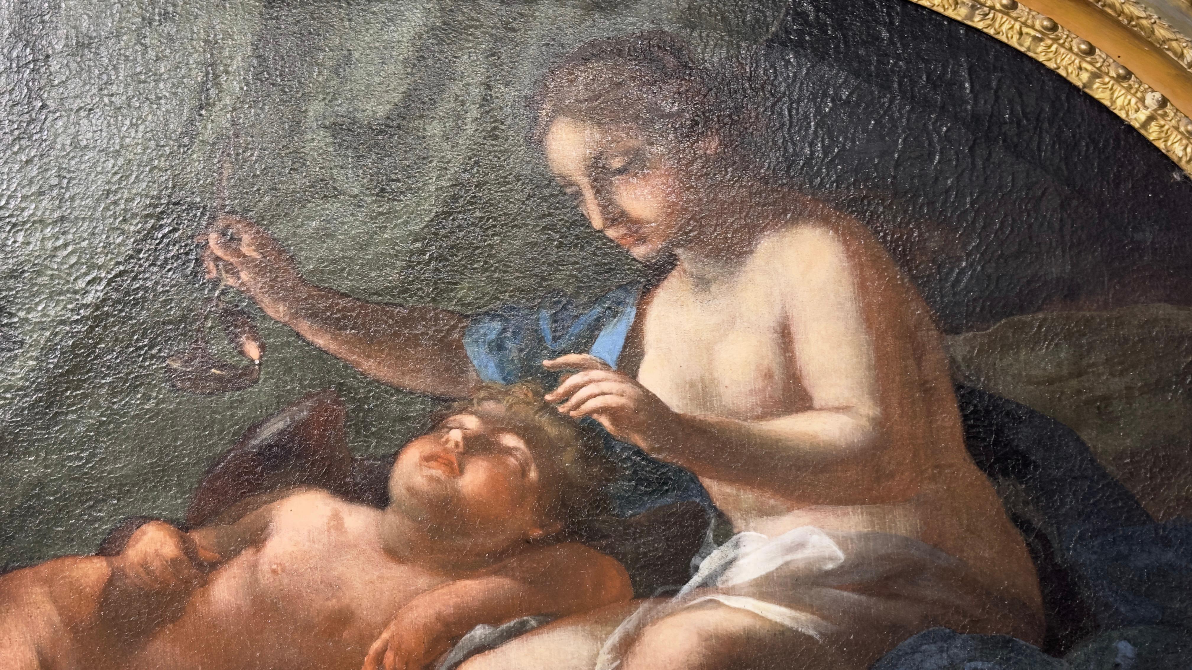 EARLY 18th CENTURY OVAL PAINTING VENUS AND CUPID  For Sale 6