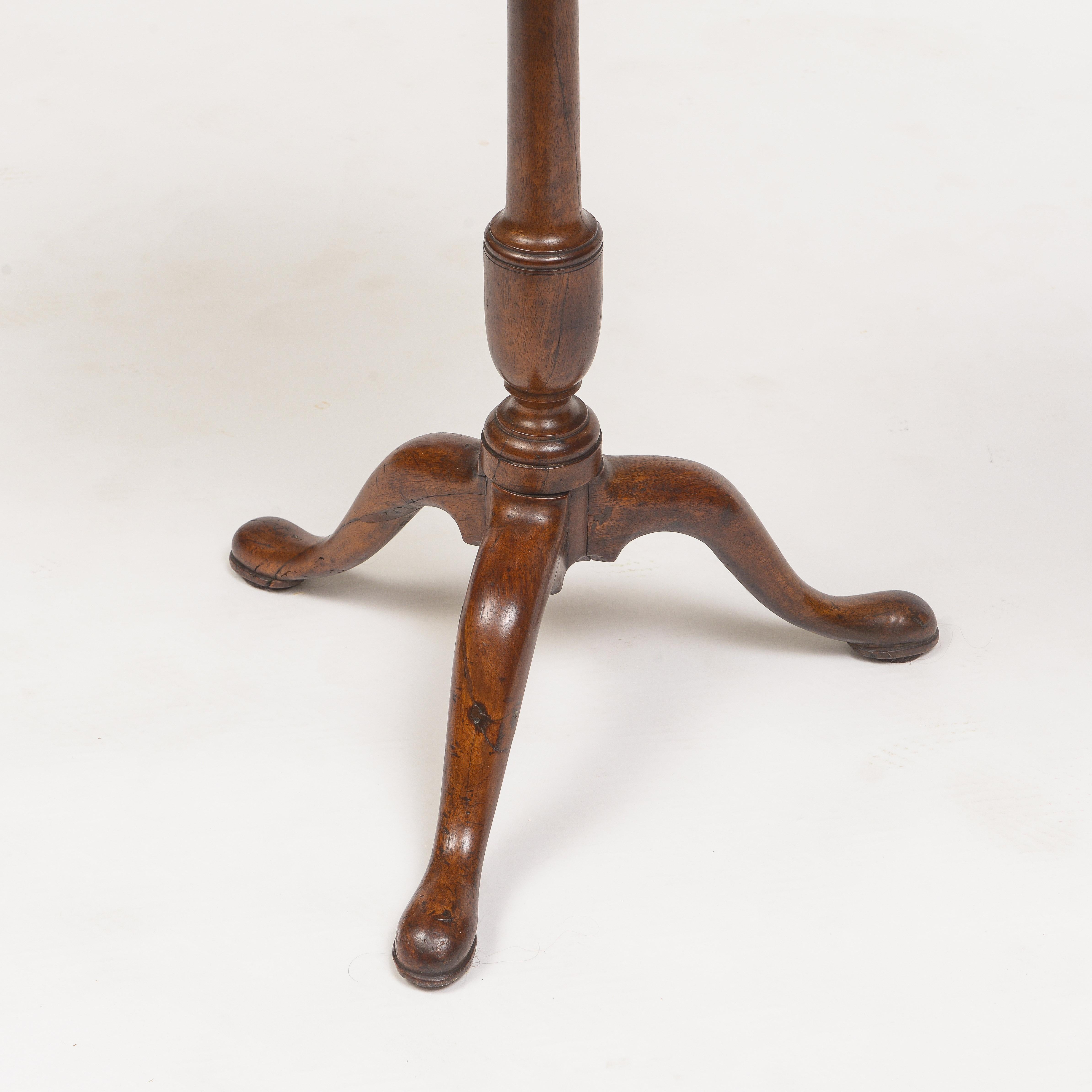 Early 18th Century Oyster Wood Tip Tripod Table In Good Condition For Sale In Brooklyn, NY