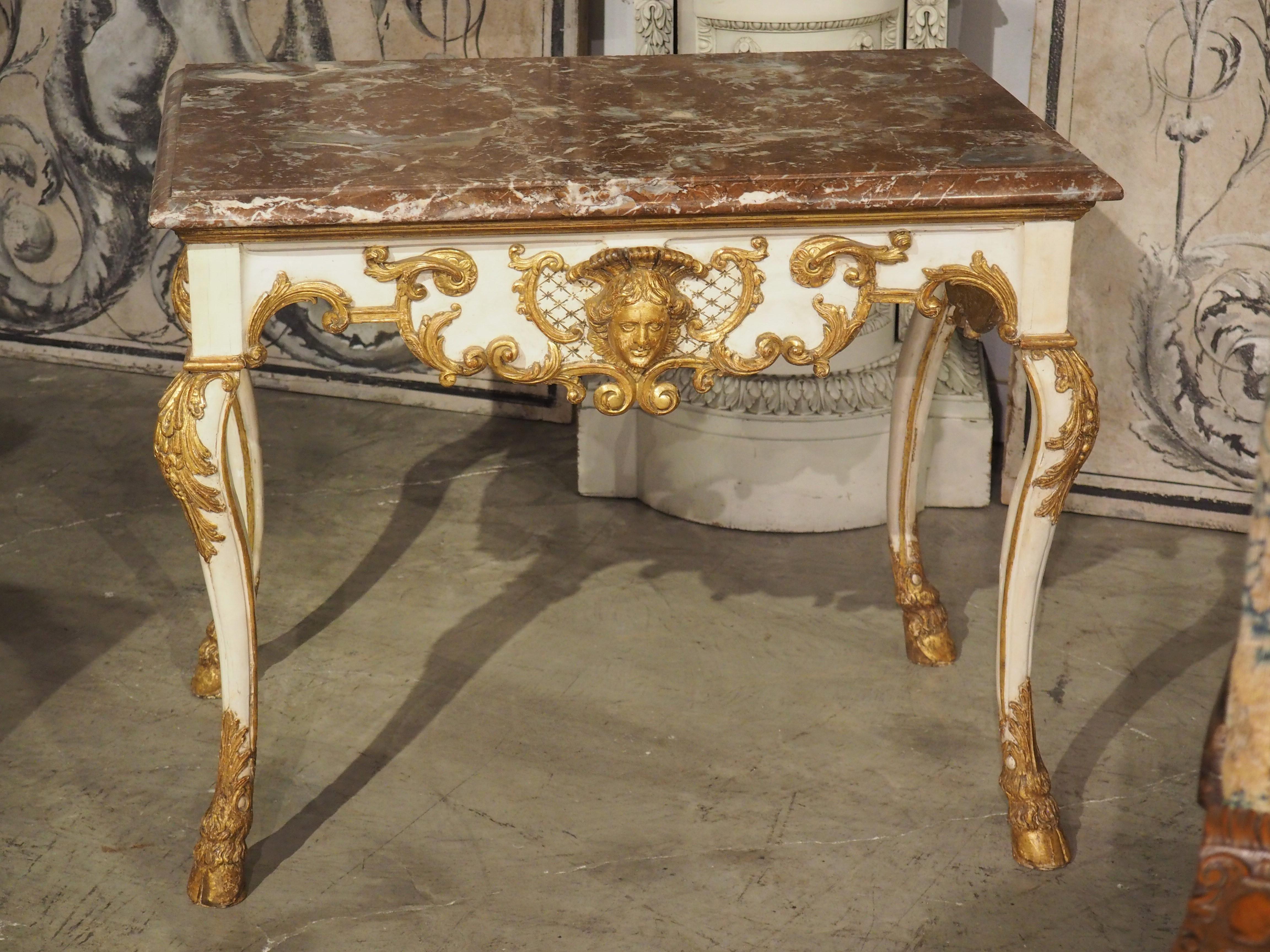 Table console italienne peinte du début du XVIIIe siècle avec plateau en marbre rouge royal en vente 13