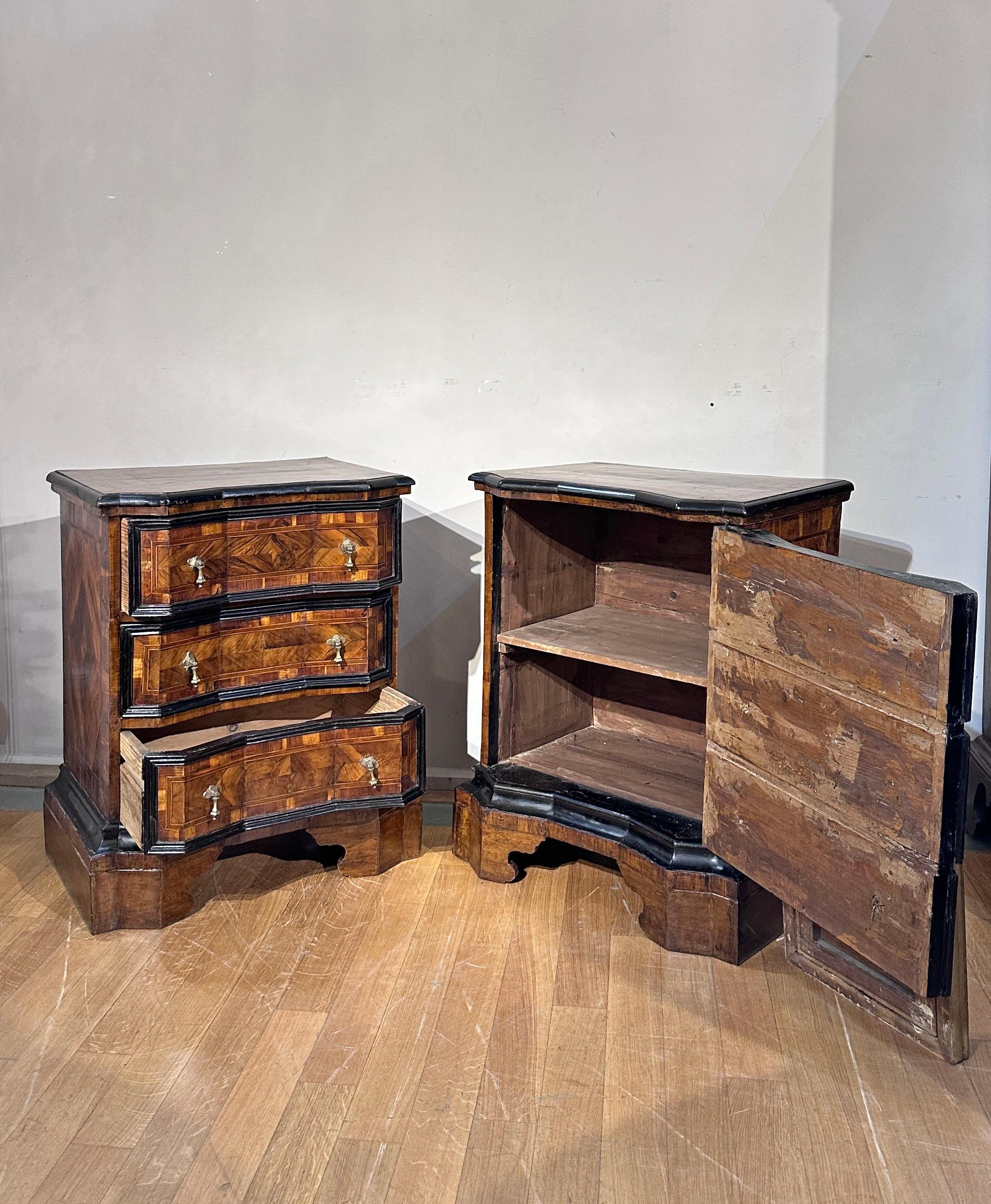 EARLY 18th CENTURY PAIR OF CHESTS LOUIS XIV  In Good Condition For Sale In Firenze, FI