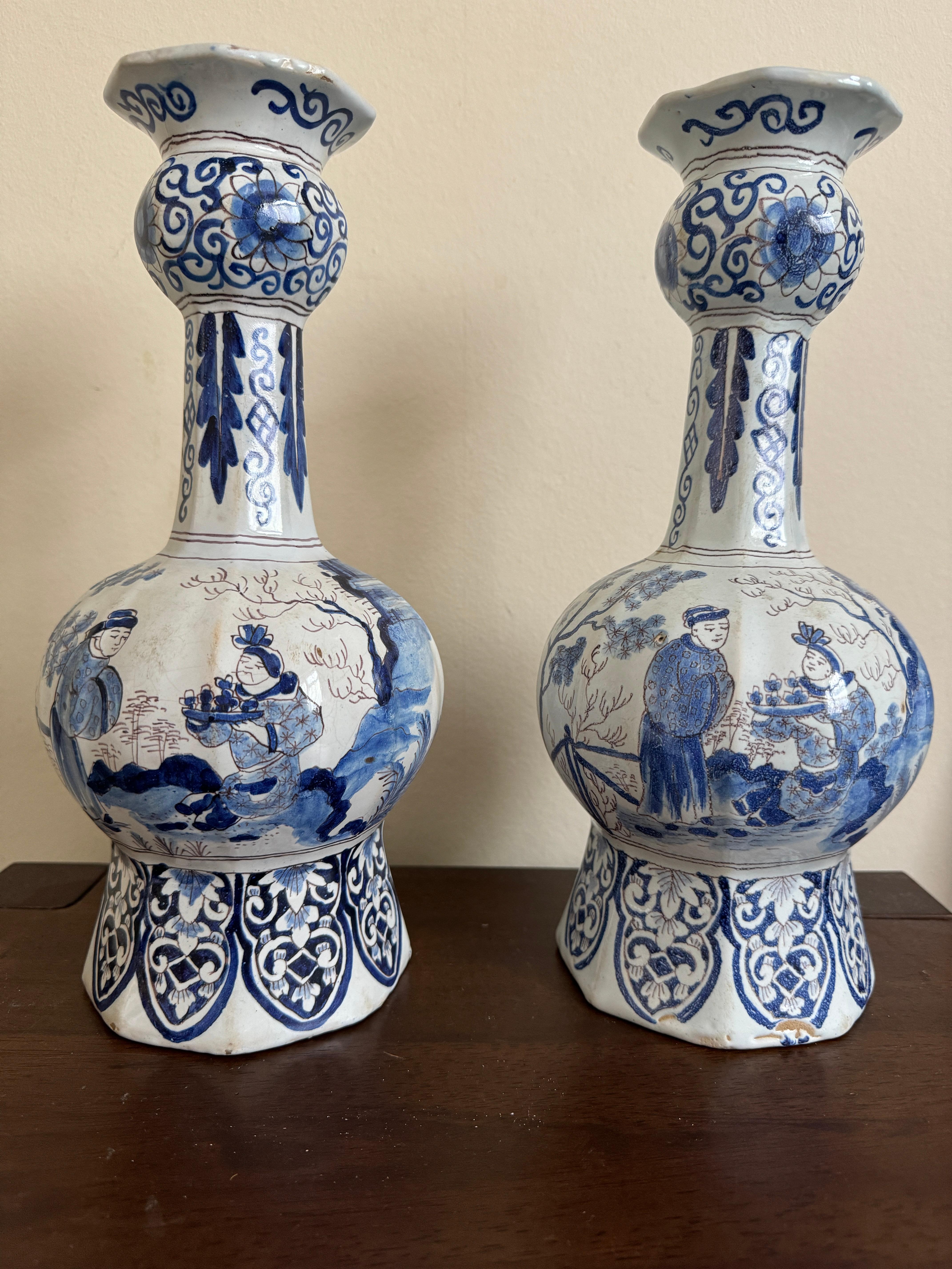 Paire de vases de Delft du début du 18e siècle Bon état - En vente à Basildon, GB