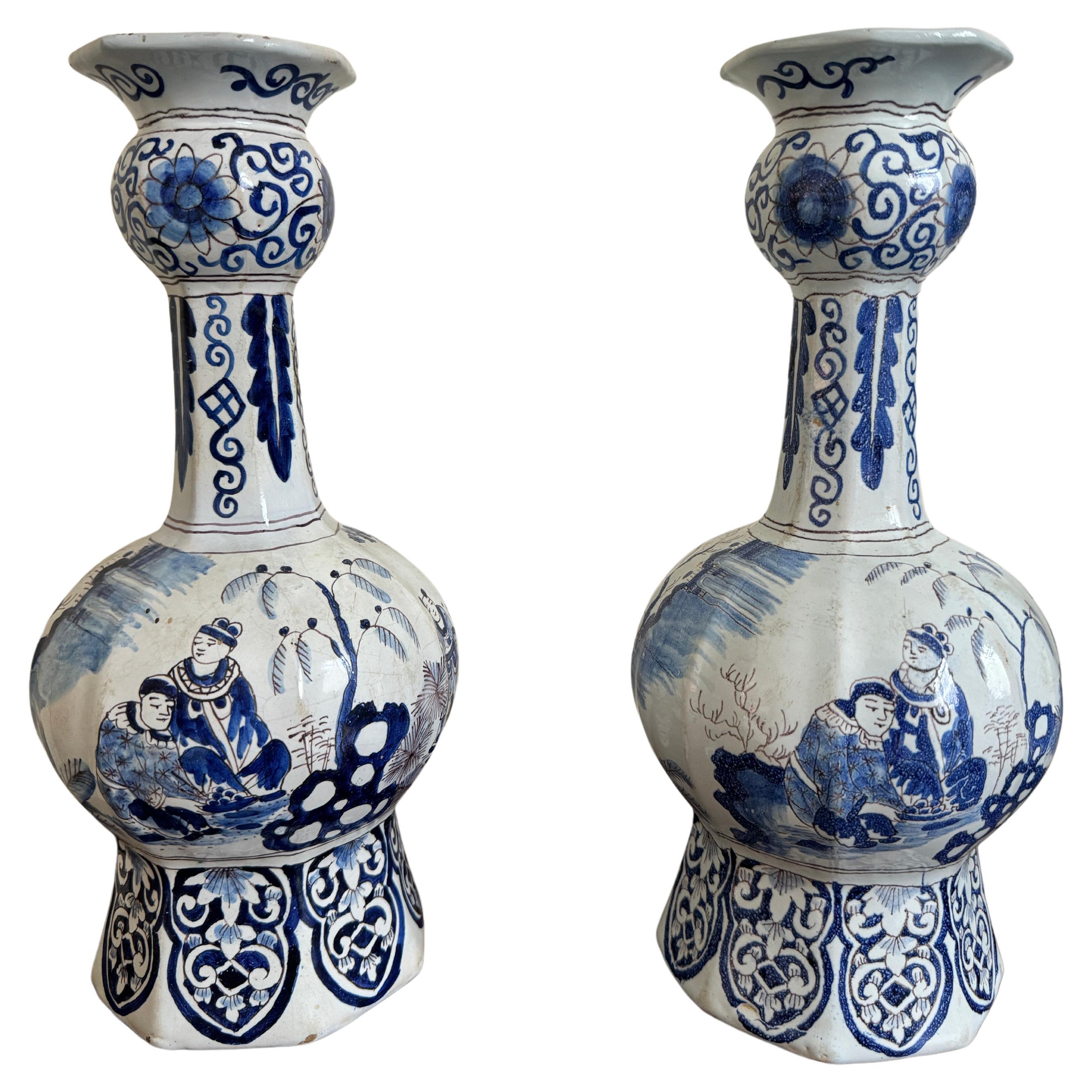 Pareja de jarrones de Delft de principios del siglo XVIII