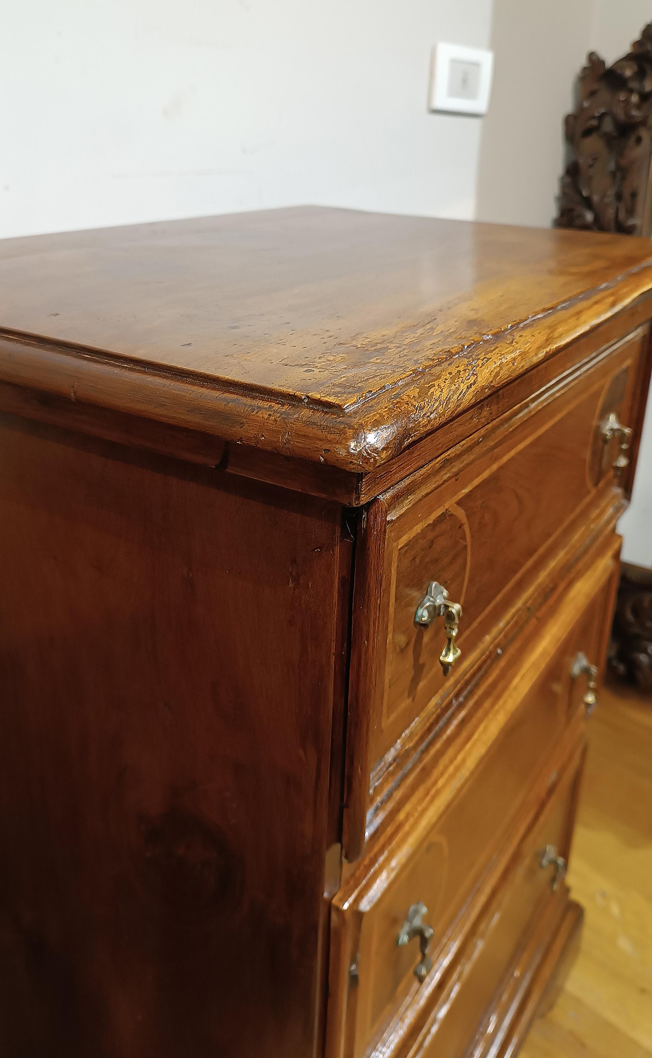EARLY 18th CENTURY PAIR OF SMALL LOUIS XIV WALNUT DRAWERS For Sale 5