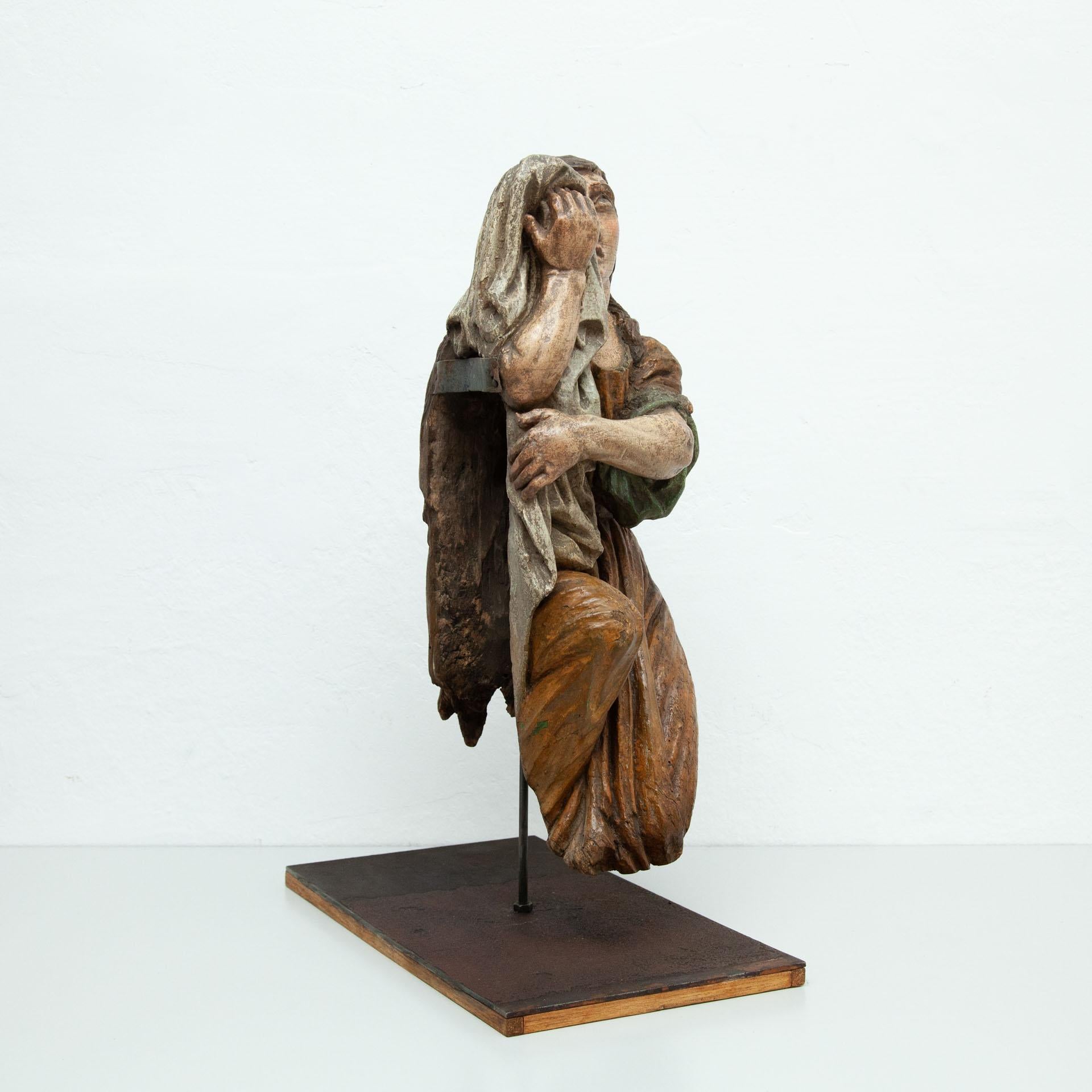 Expressive sculptural piece in wood carving representing Maria Magdalena by unknown artist from the early 18th century. This piece was part of a sculptural group of Christ's Calvary.
Polychrome with a color chart representative of the time, based