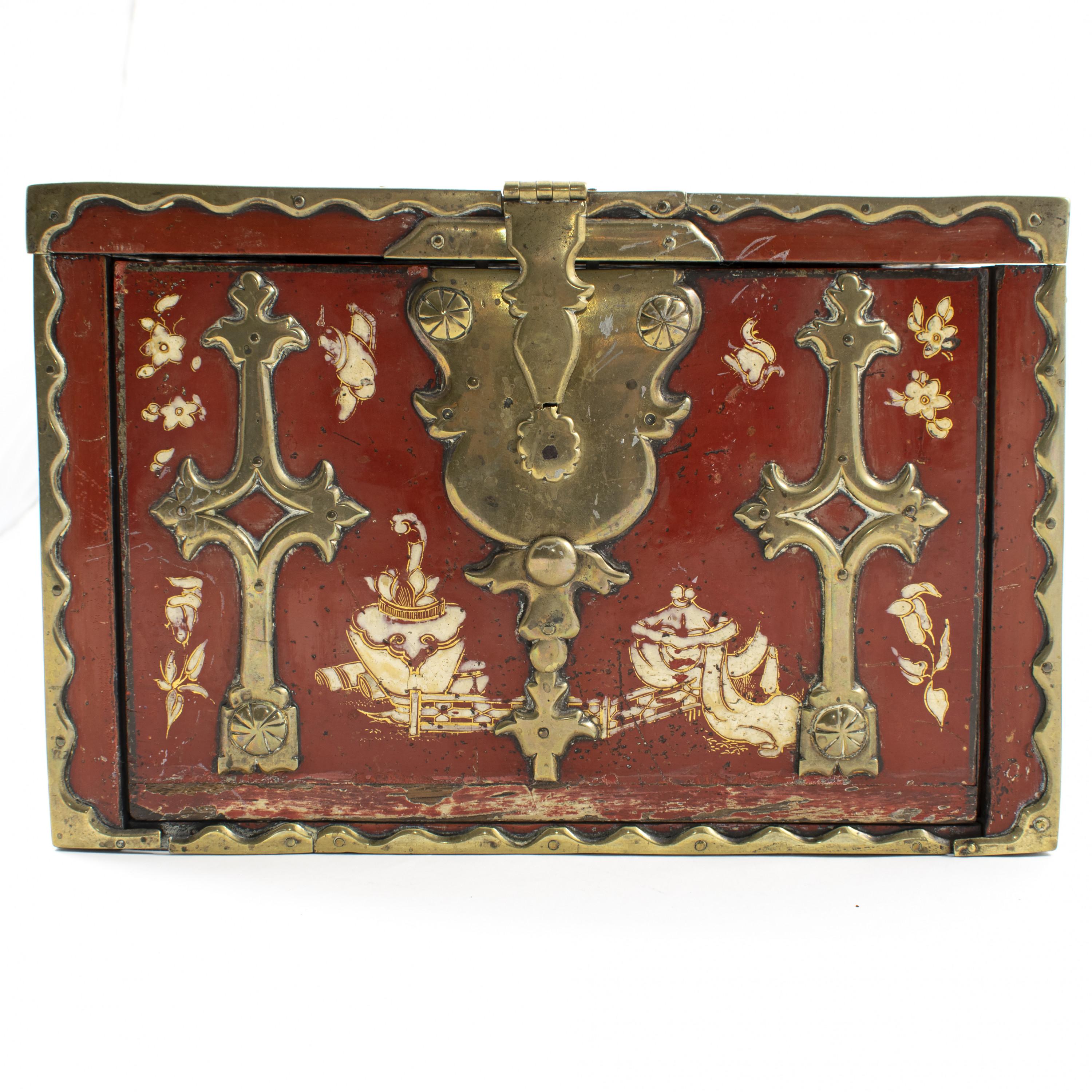 Lacquered Early 18th Century Dutch Baroque Box For Sale