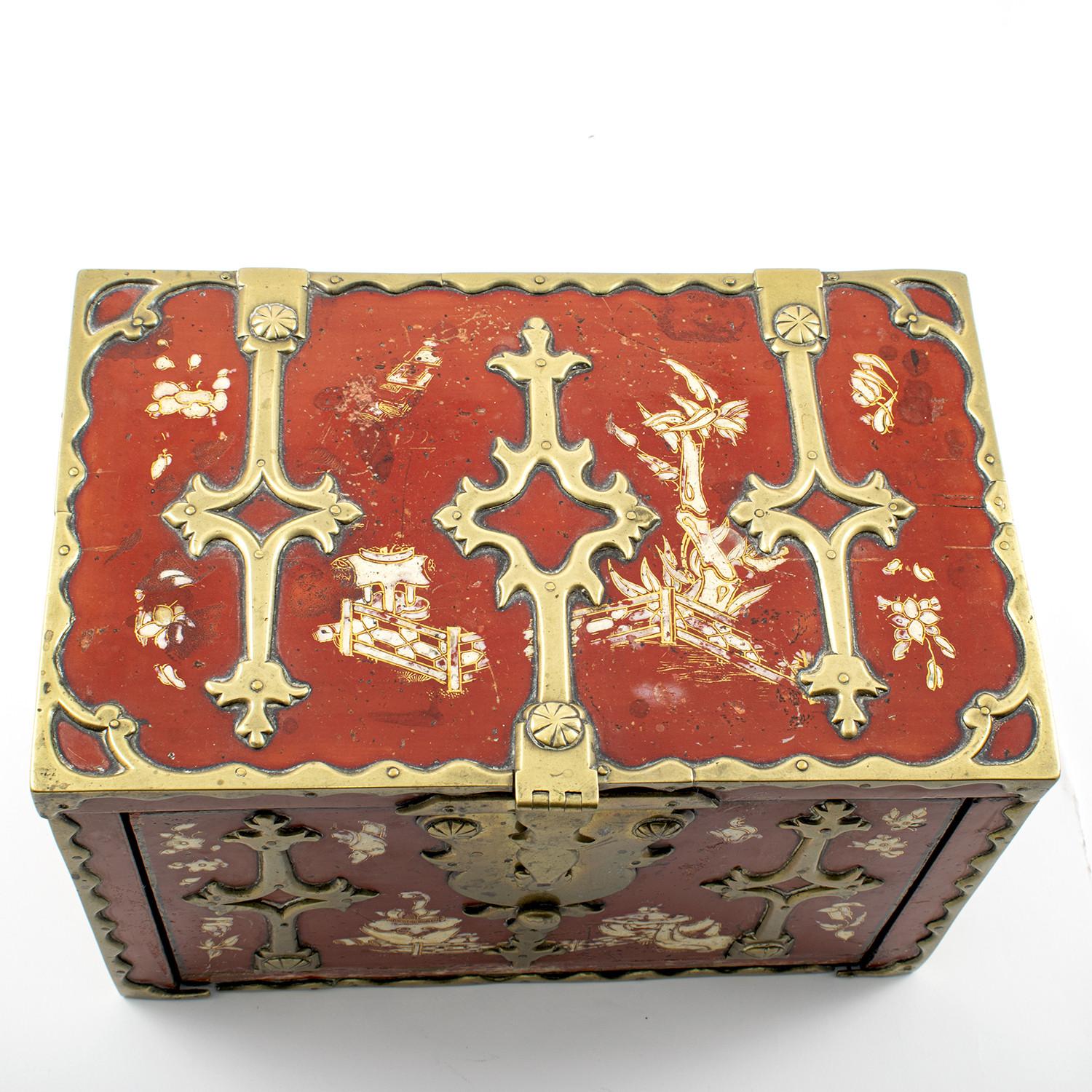 Padouk Early 18th Century Dutch Baroque Box For Sale