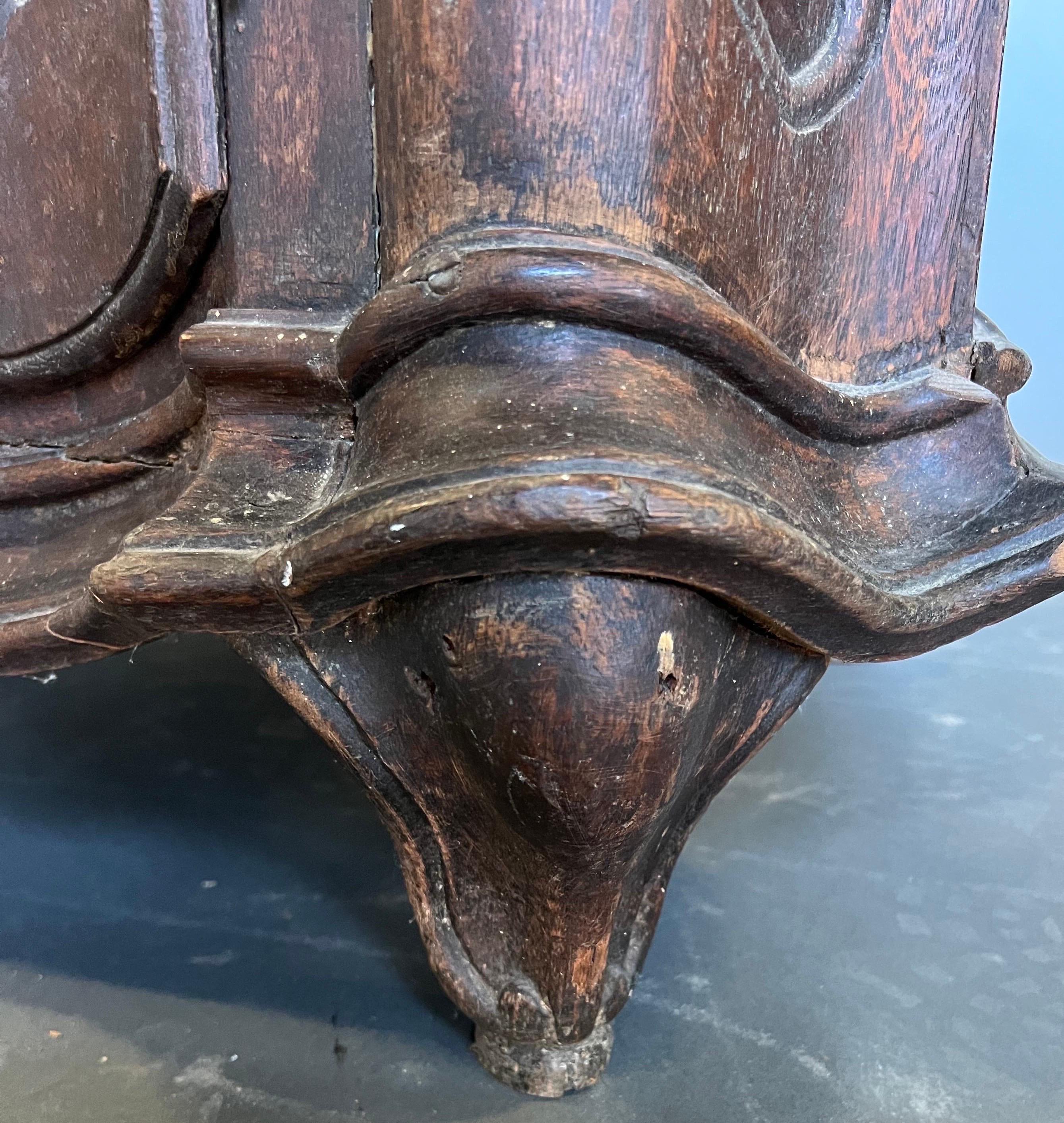 Early 18th Century Portuguese Rococo Cabinet with Shaped Top For Sale 4