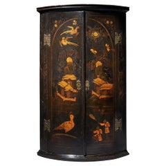 Armoire d'angle Queen Anne/George I du début du XVIIIe siècle en chinoiserie japonaise