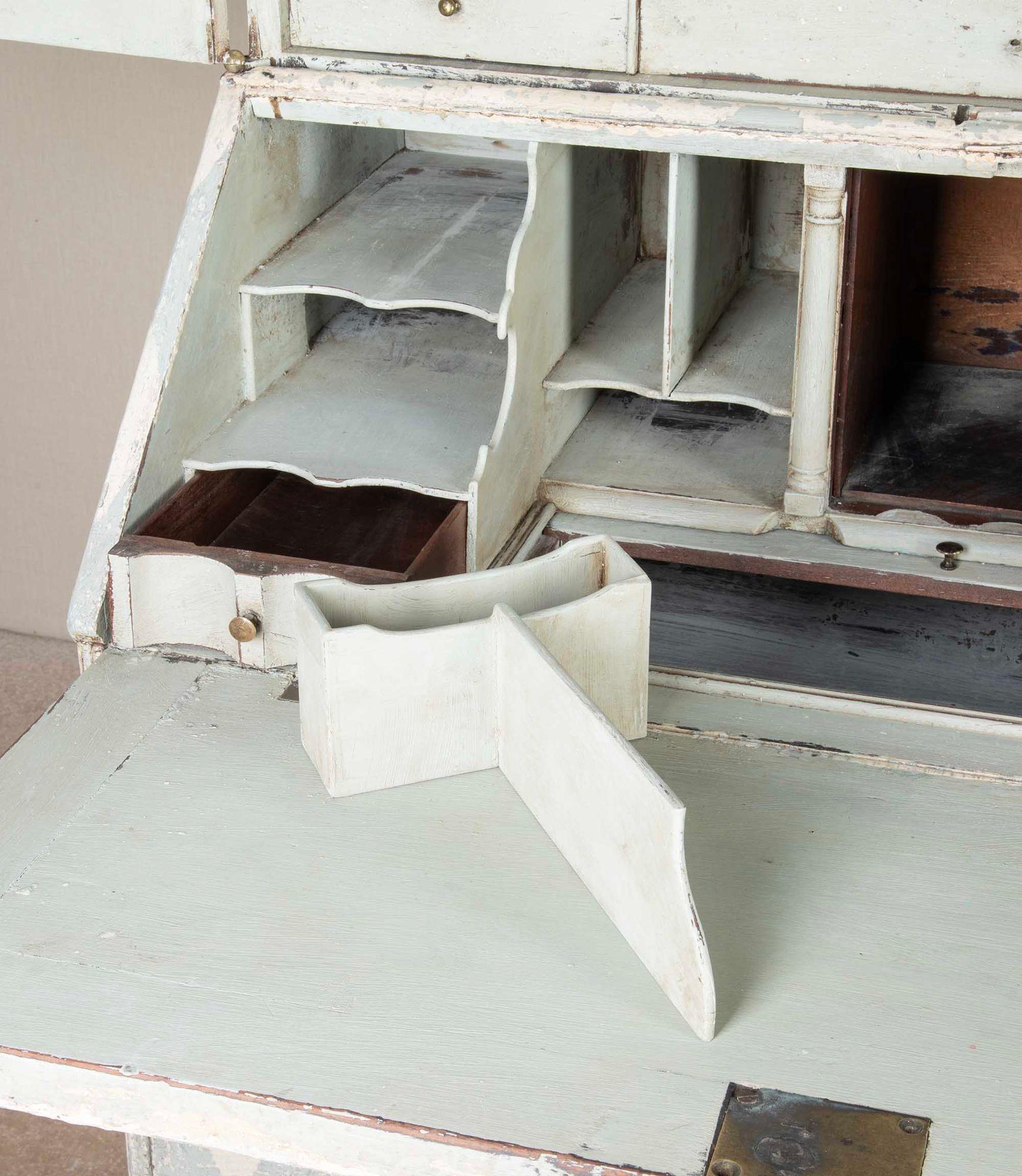 Early 18th Century Queen Anne Hand Painted Bureau Bookcase For Sale 6