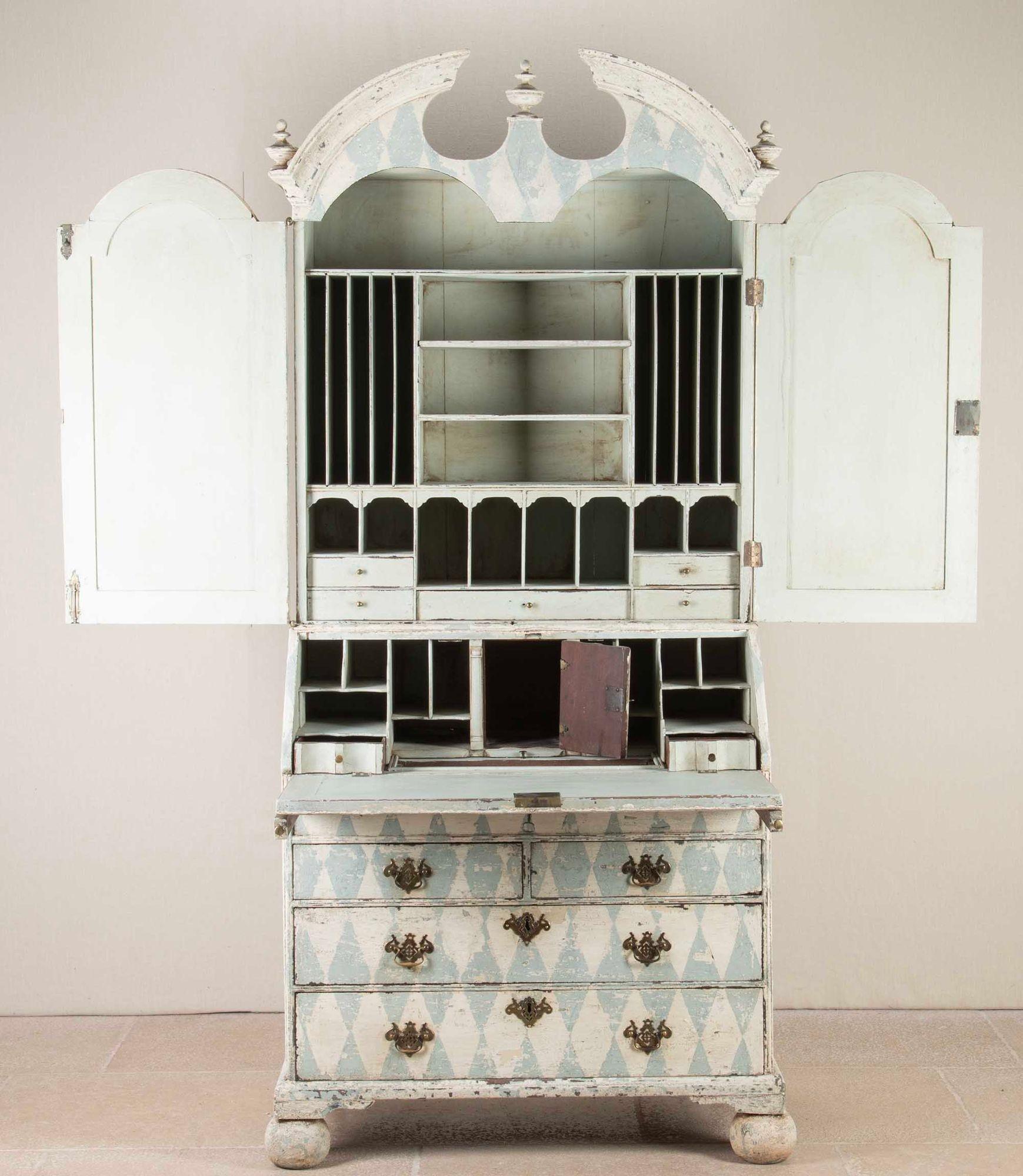 English Early 18th Century Queen Anne Hand Painted Bureau Bookcase For Sale