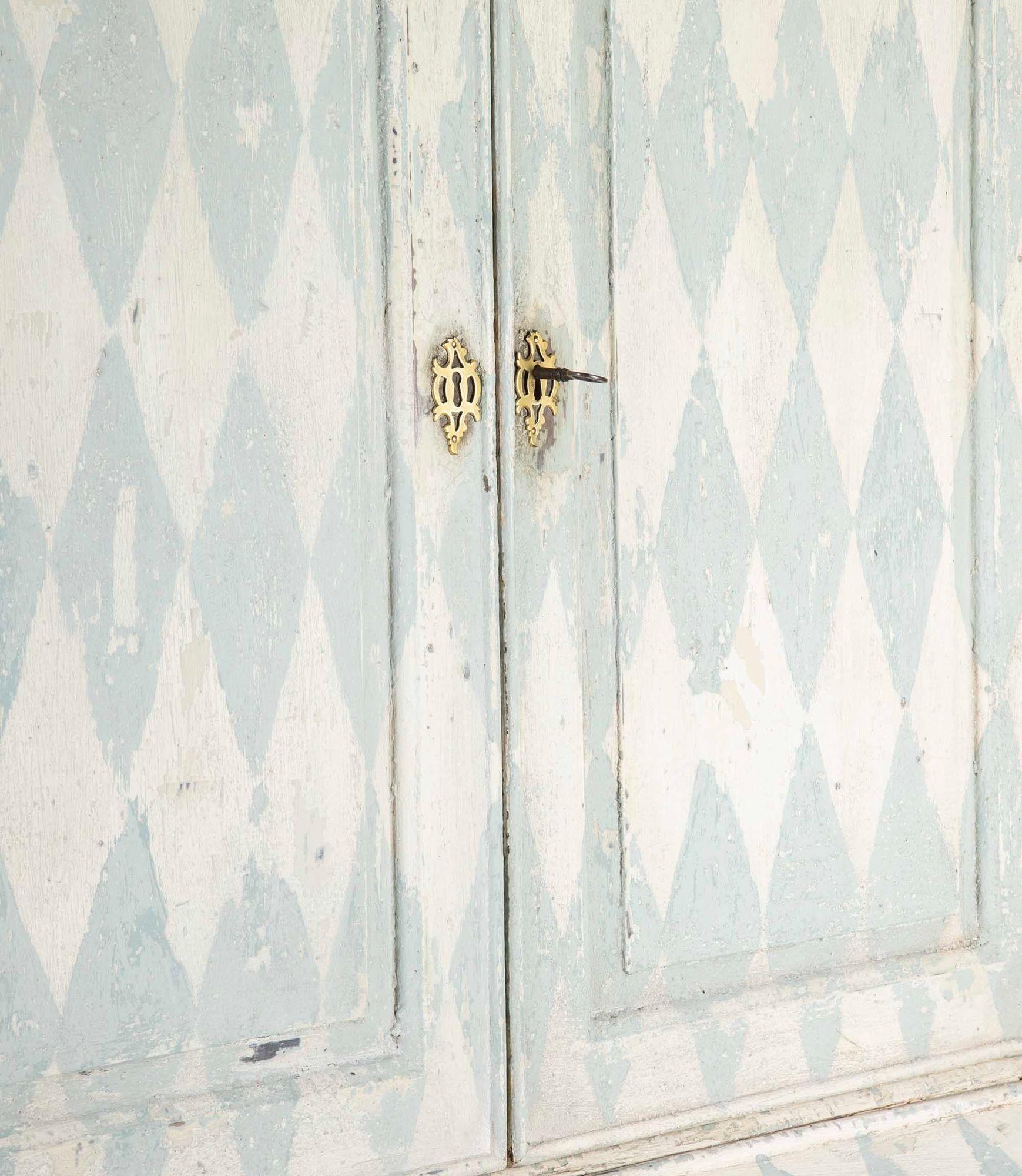 Early 18th Century Queen Anne Hand Painted Bureau Bookcase For Sale 3