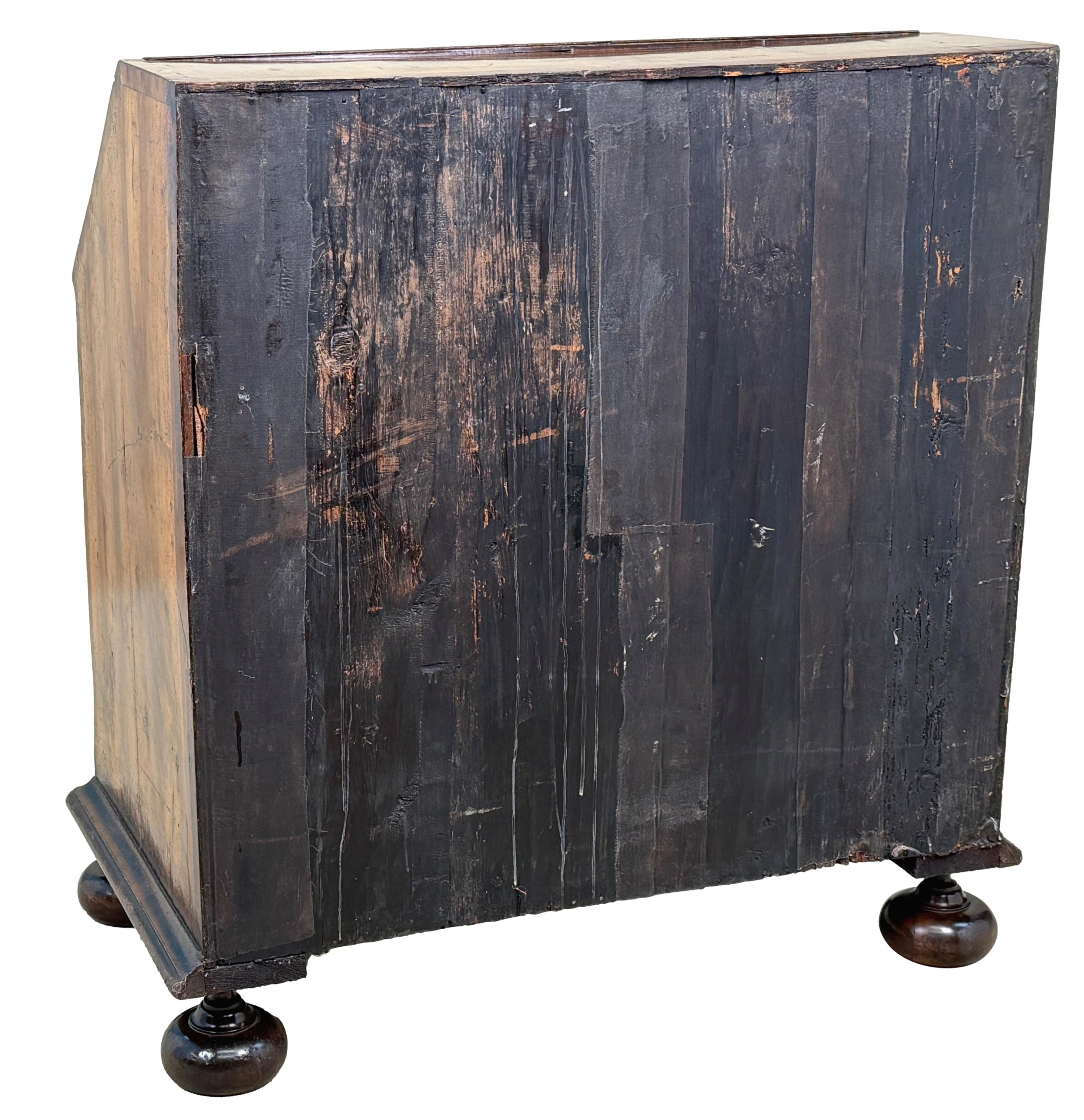 Buró de nogal de principios del siglo XVIII de la reina Ana en venta 8