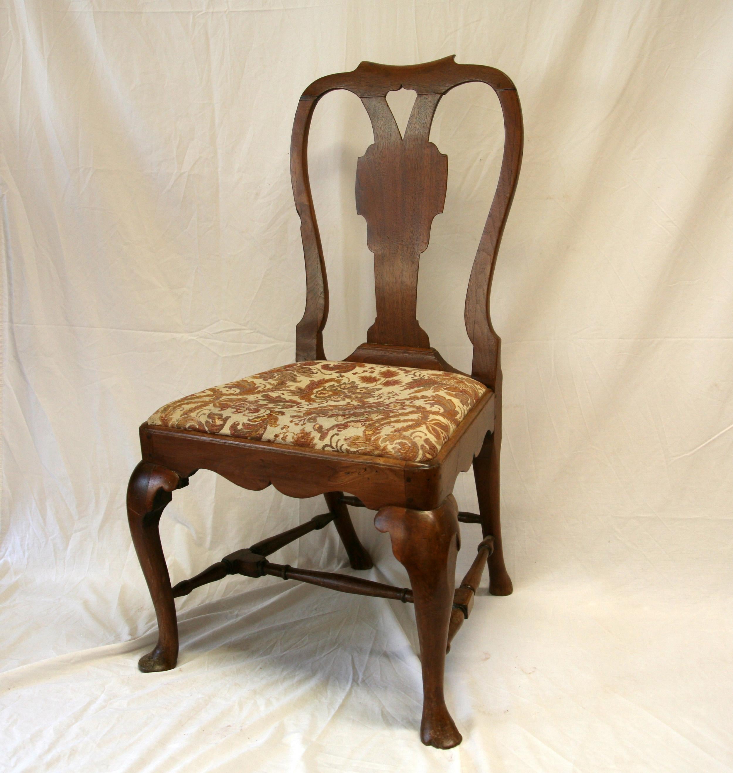 Early 18th Century Queen Anne Walnut Chair For Sale 5
