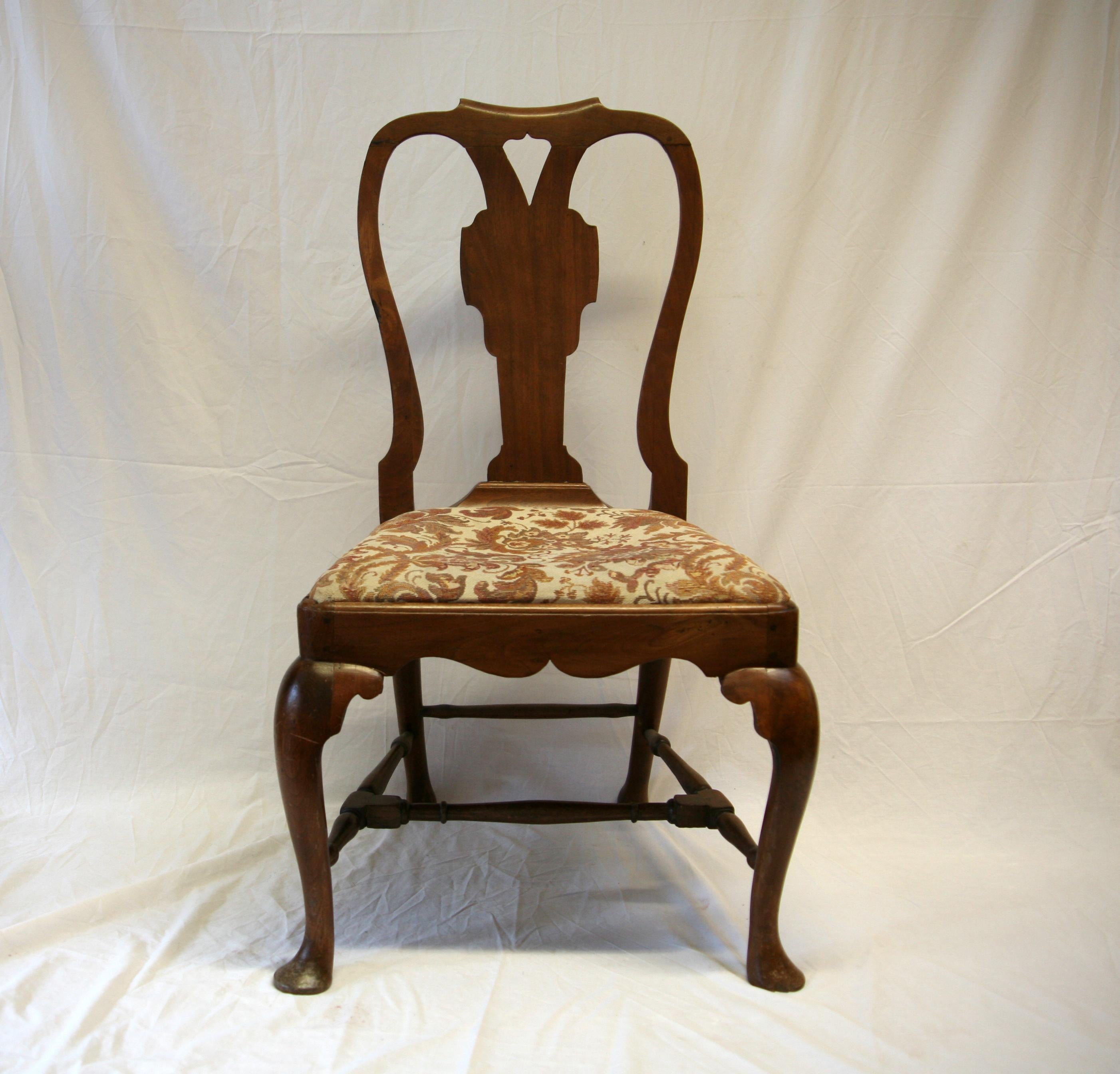 With fiddle shaped back, cabrial legs and drop in seat.

All in original condition, although the seat will have been re-covered at some stage.

The legs are united with stretchers.

Height of back:
95 cms 
Height of seat:
44 cms
width