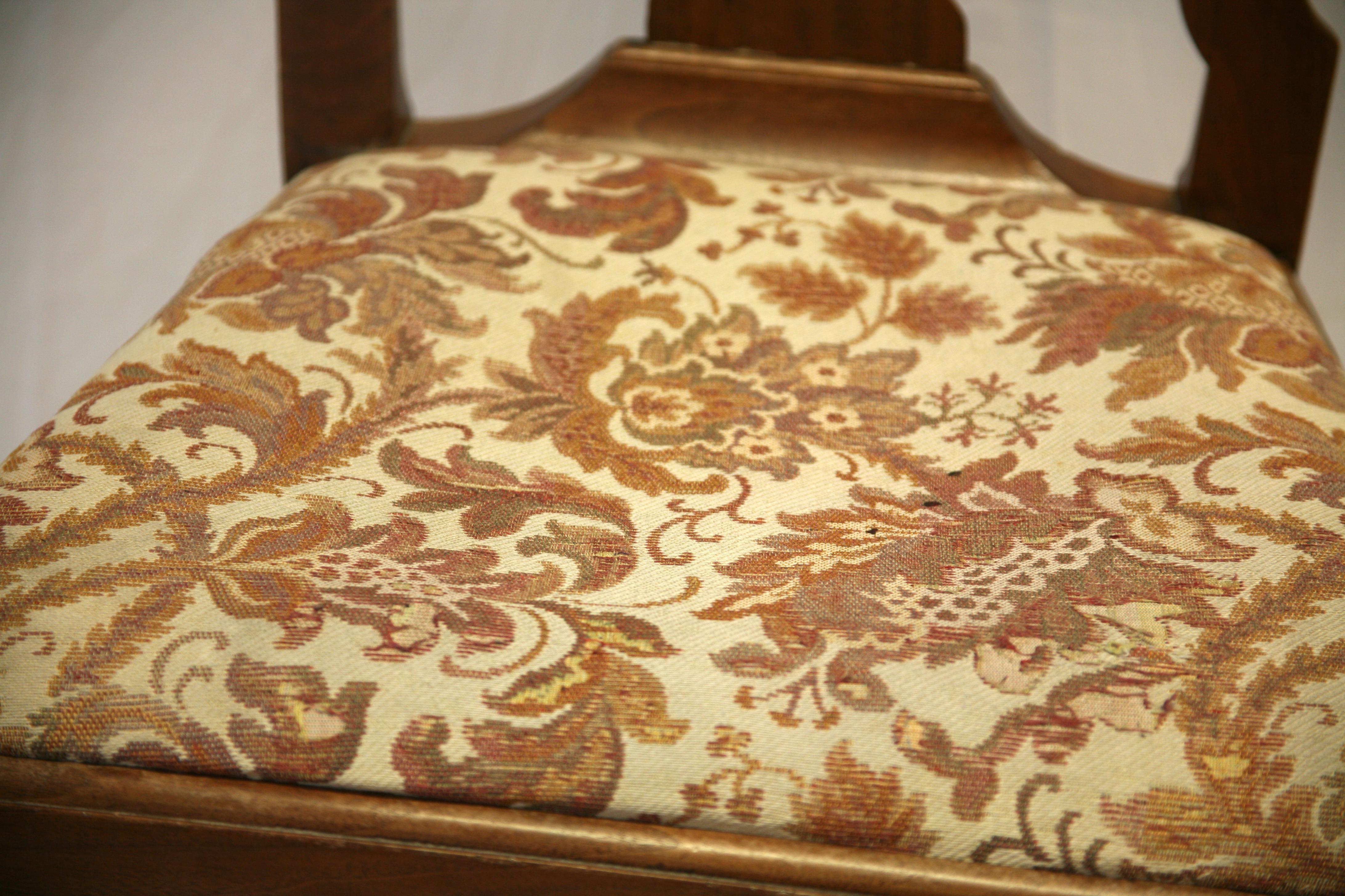 Early 18th Century Queen Anne Walnut Chair In Fair Condition For Sale In Glencarse, Perthshire