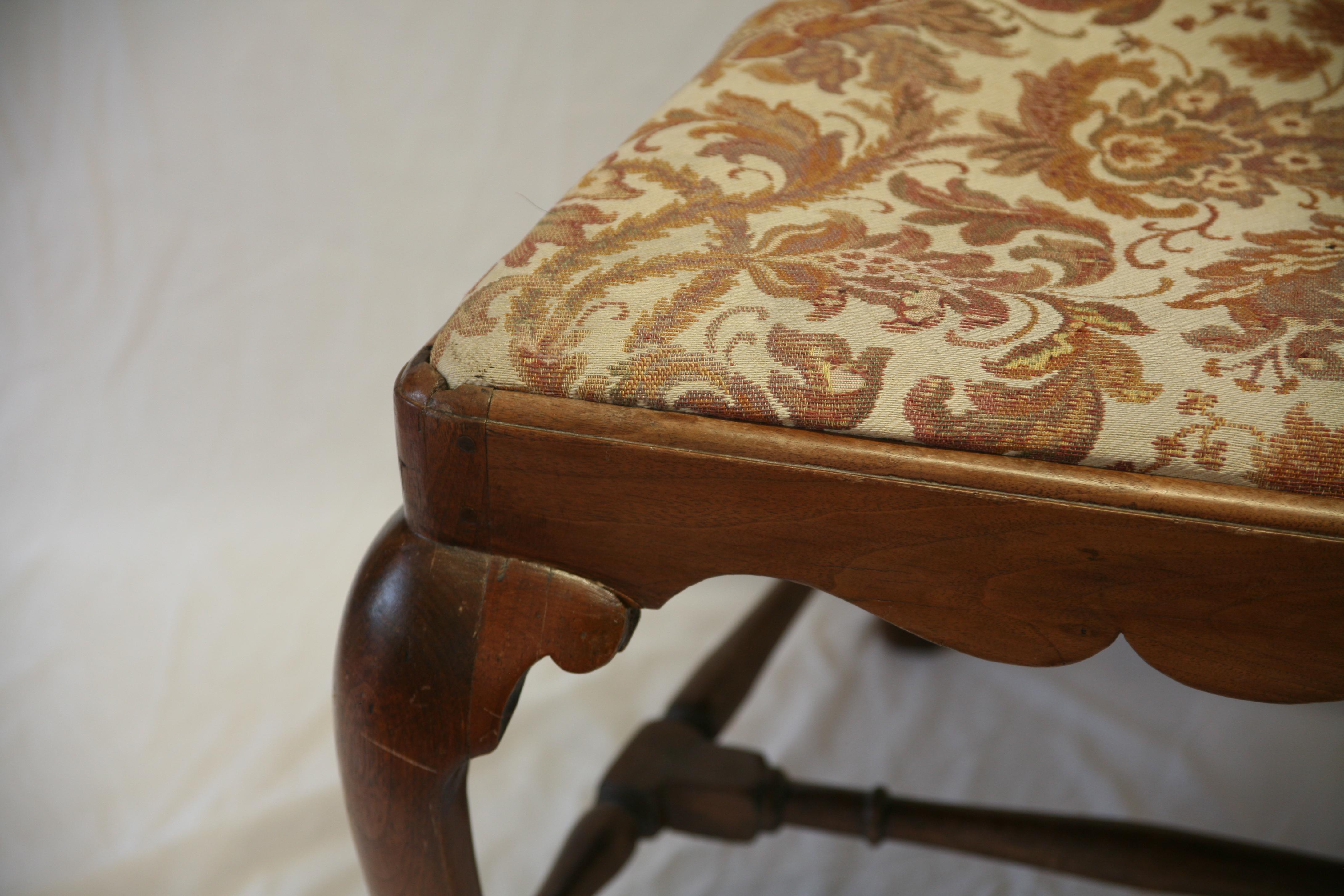 Early 18th Century Queen Anne Walnut Chair For Sale 1