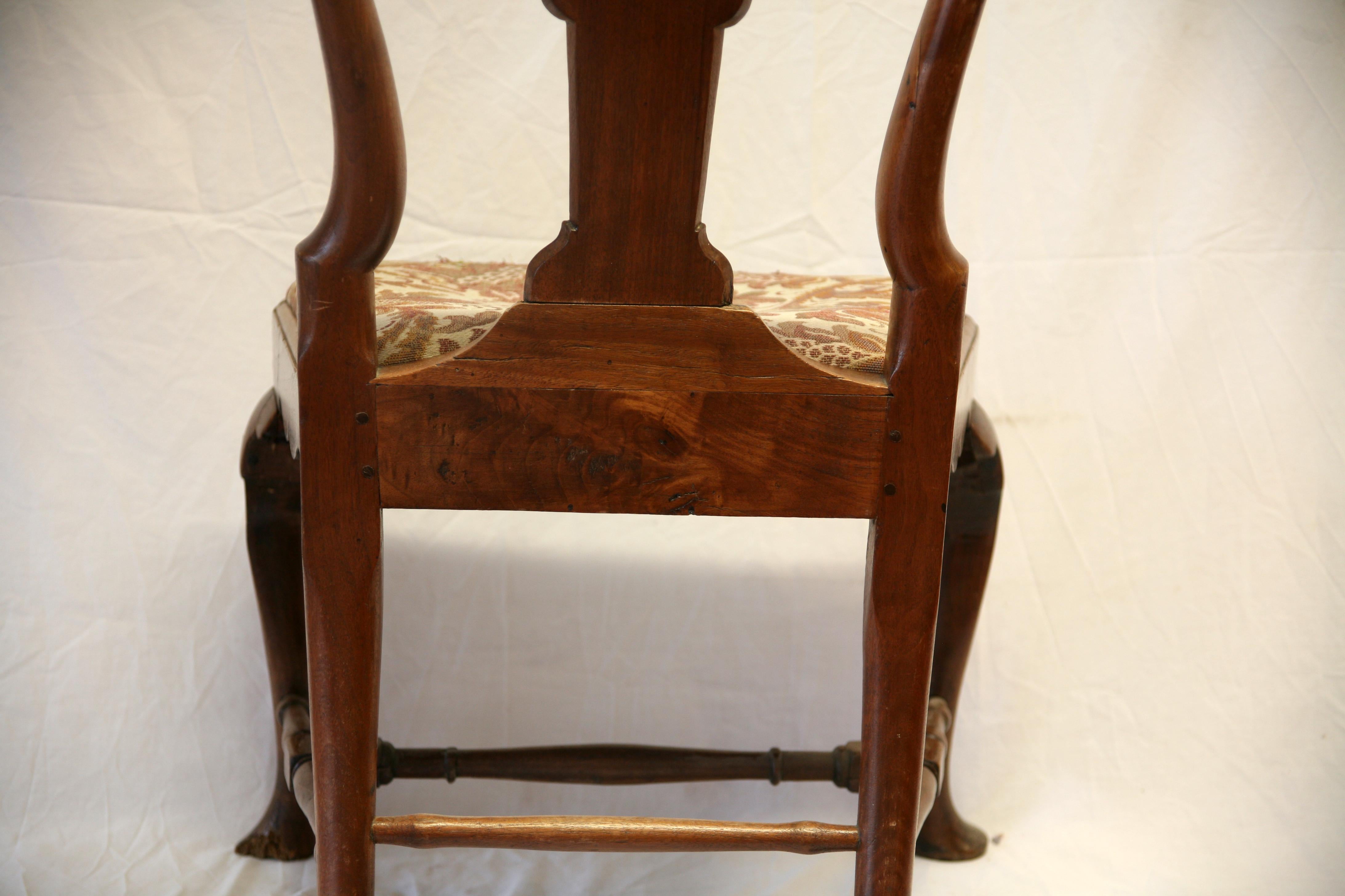 Early 18th Century Queen Anne Walnut Chair For Sale 3