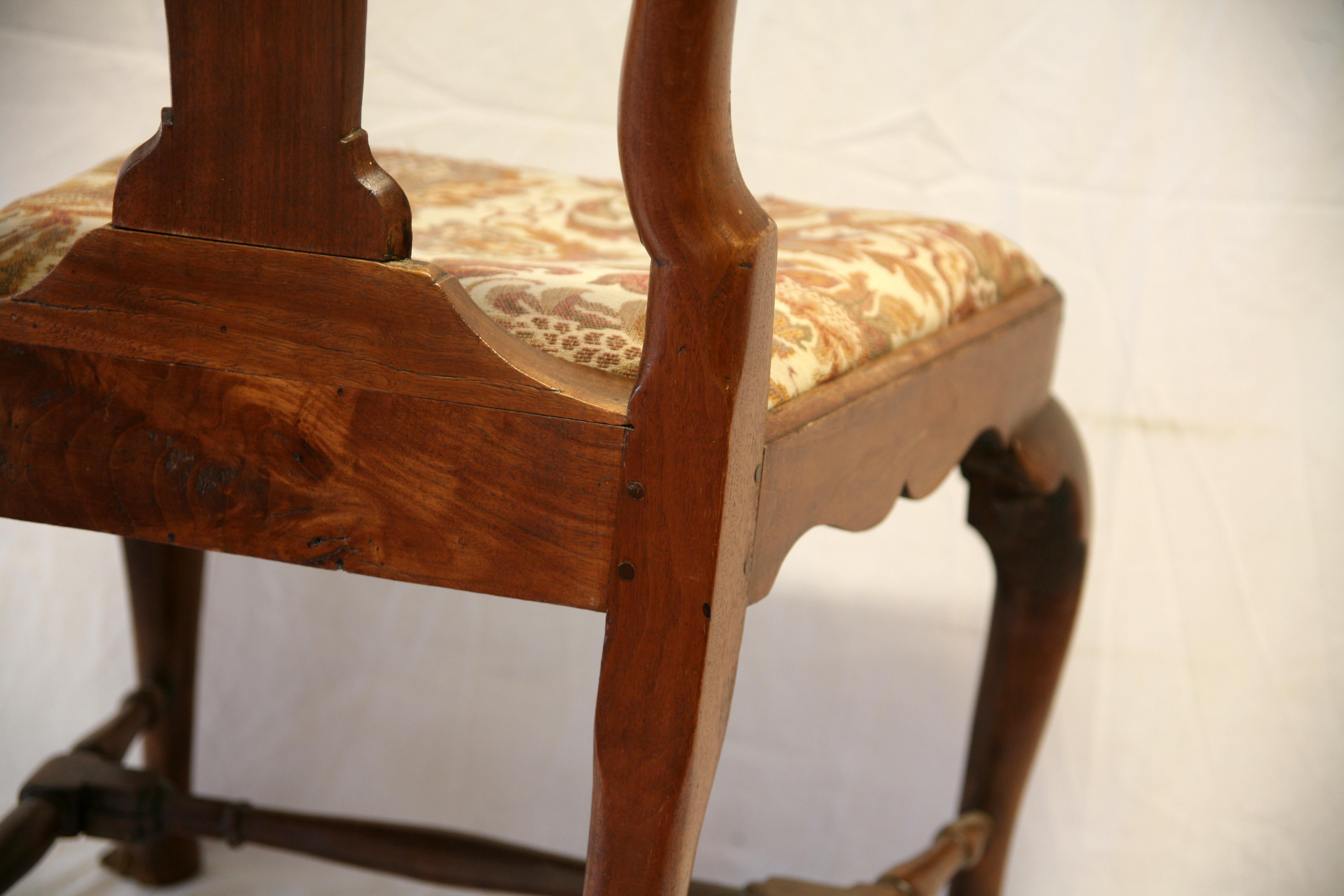 Early 18th Century Queen Anne Walnut Chair For Sale 4