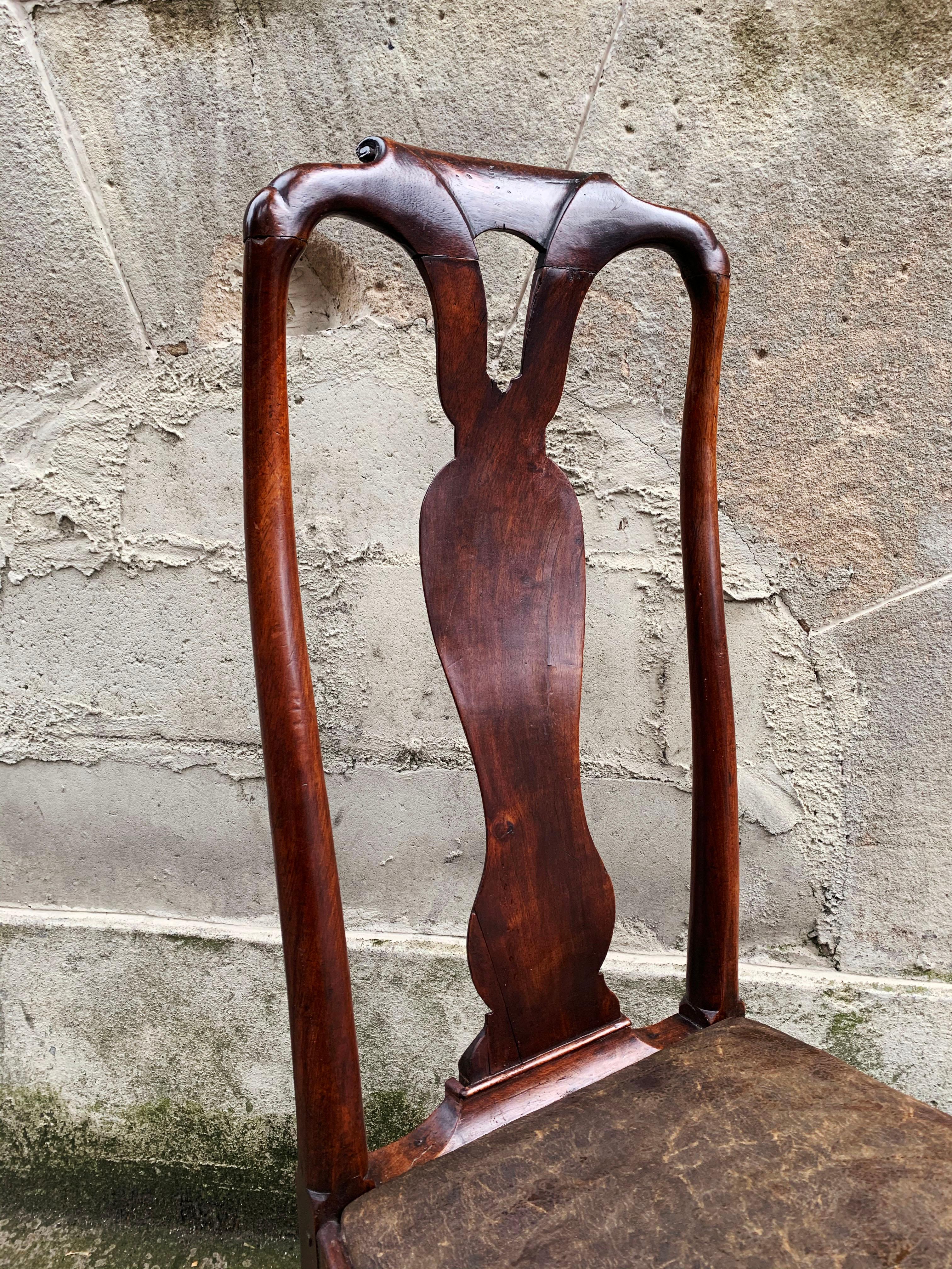 Early 18th Century Queen Anne Walnut Side Chair For Sale 1