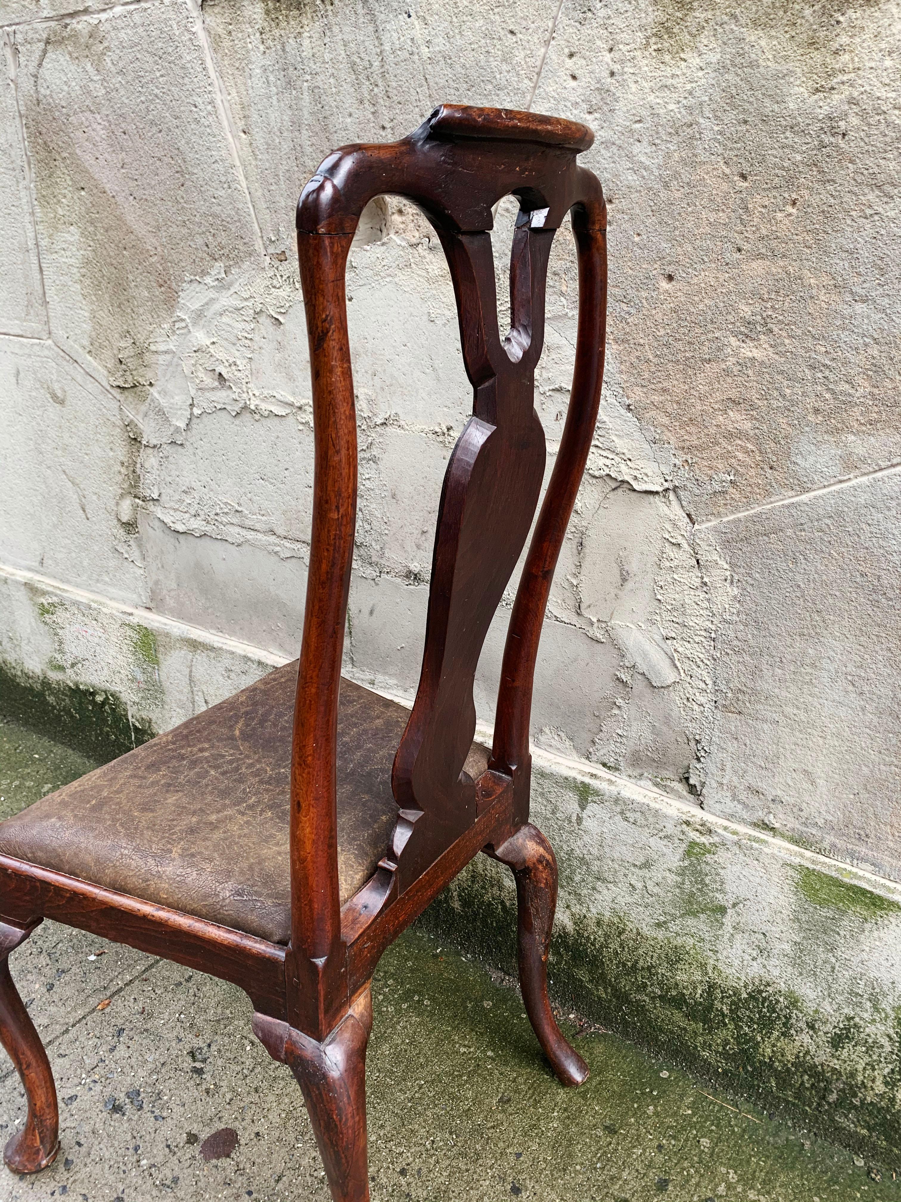 Early 18th Century Queen Anne Walnut Side Chair In Good Condition For Sale In Brooklyn, NY