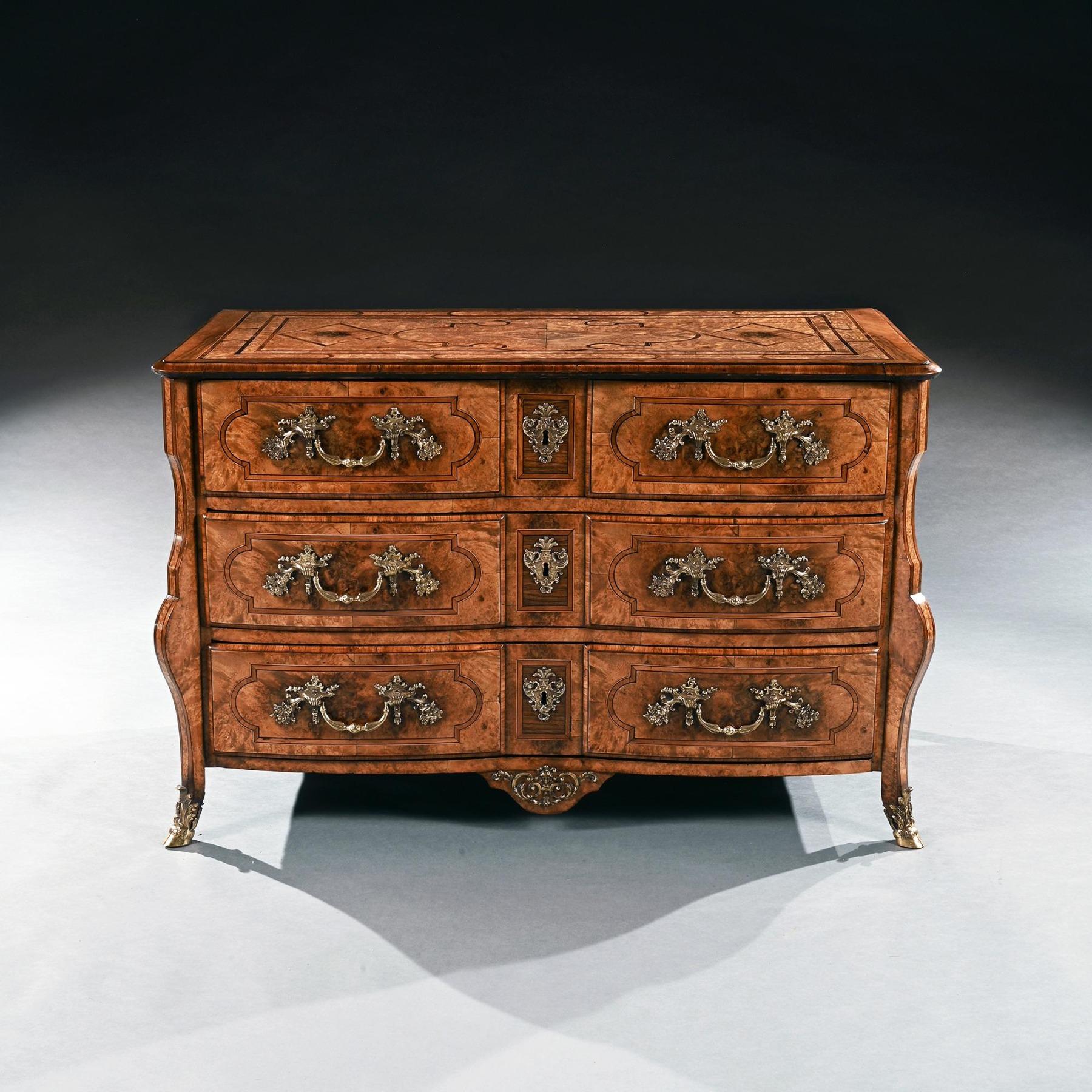 French Early 18th Century Regence Burr Maple Commode Attributed to Thomas Hache For Sale