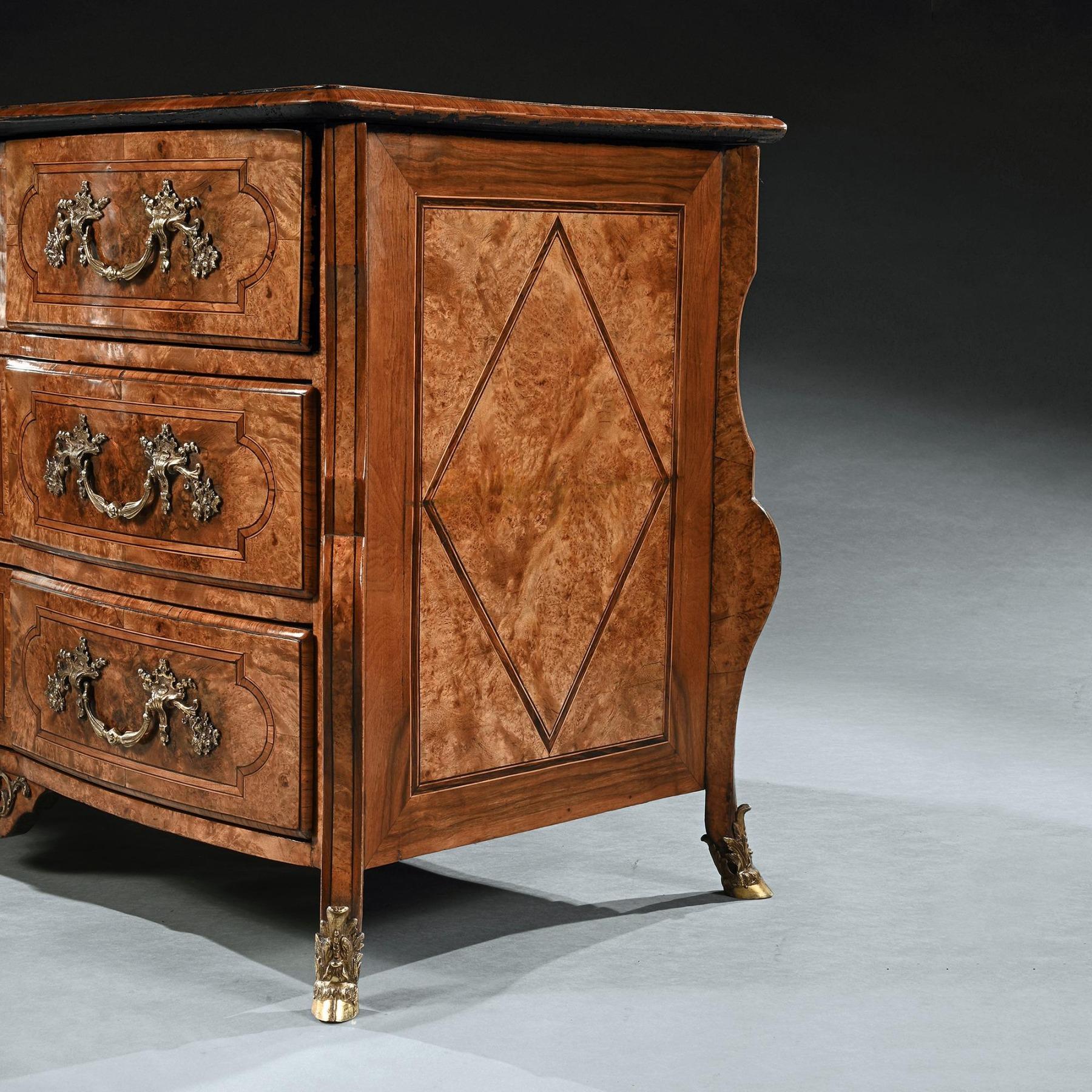 Boxwood Early 18th Century Regence Burr Maple Commode Attributed to Thomas Hache For Sale