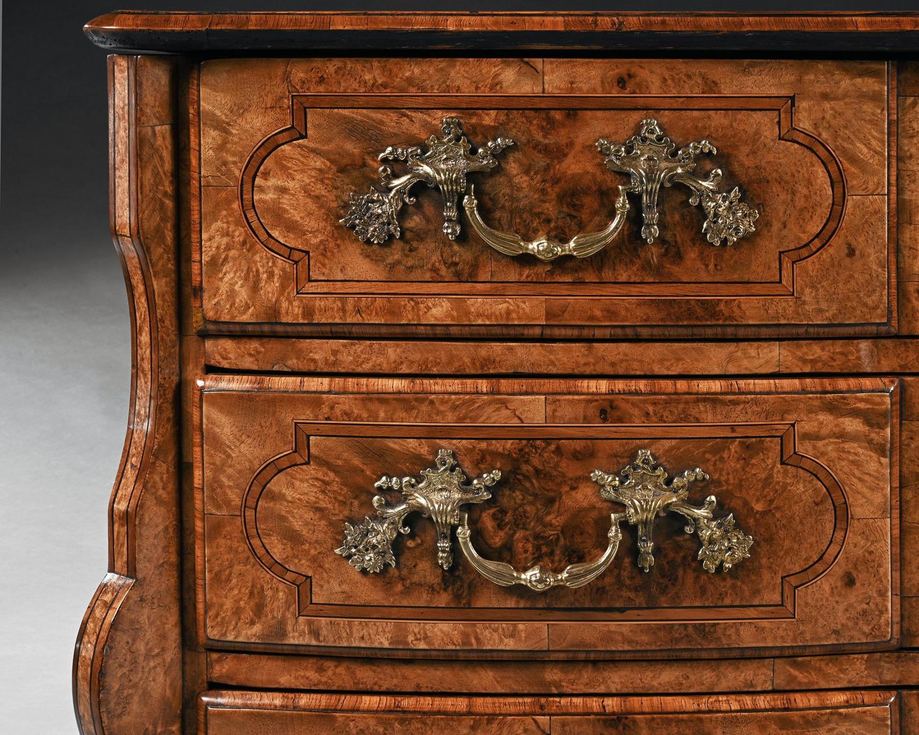 Early 18th Century Regence Burr Maple Commode Attributed to Thomas Hache For Sale 1