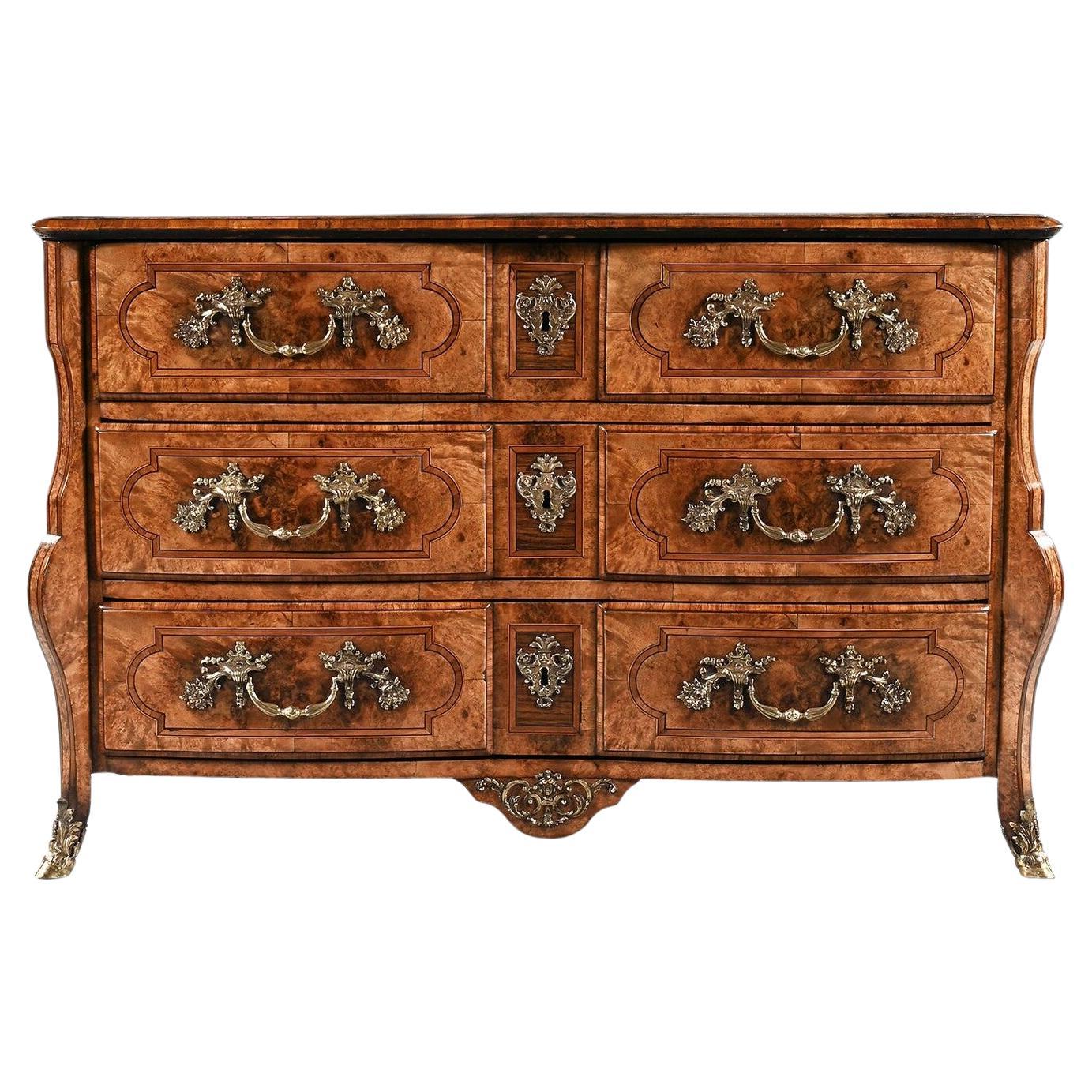 Early 18th Century Regence Burr Maple Commode Attributed to Thomas Hache For Sale
