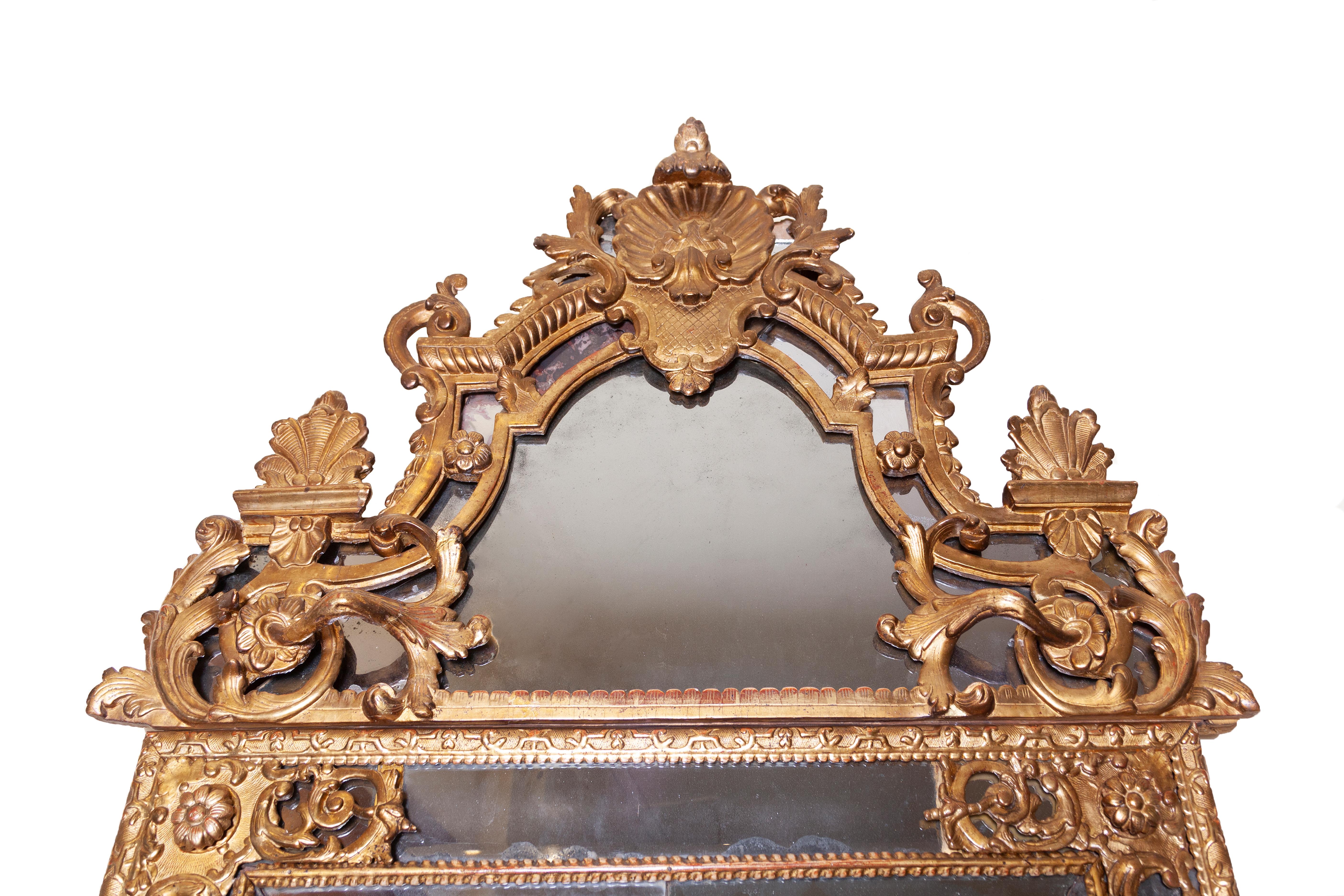 Early 18th Century Gold Regency Giltwood Mirror (Régence) im Angebot
